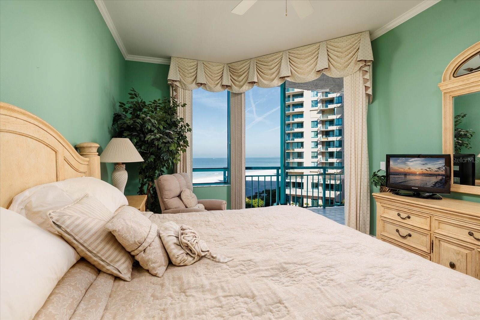 ULTIMAR THREE CONDO - Residential