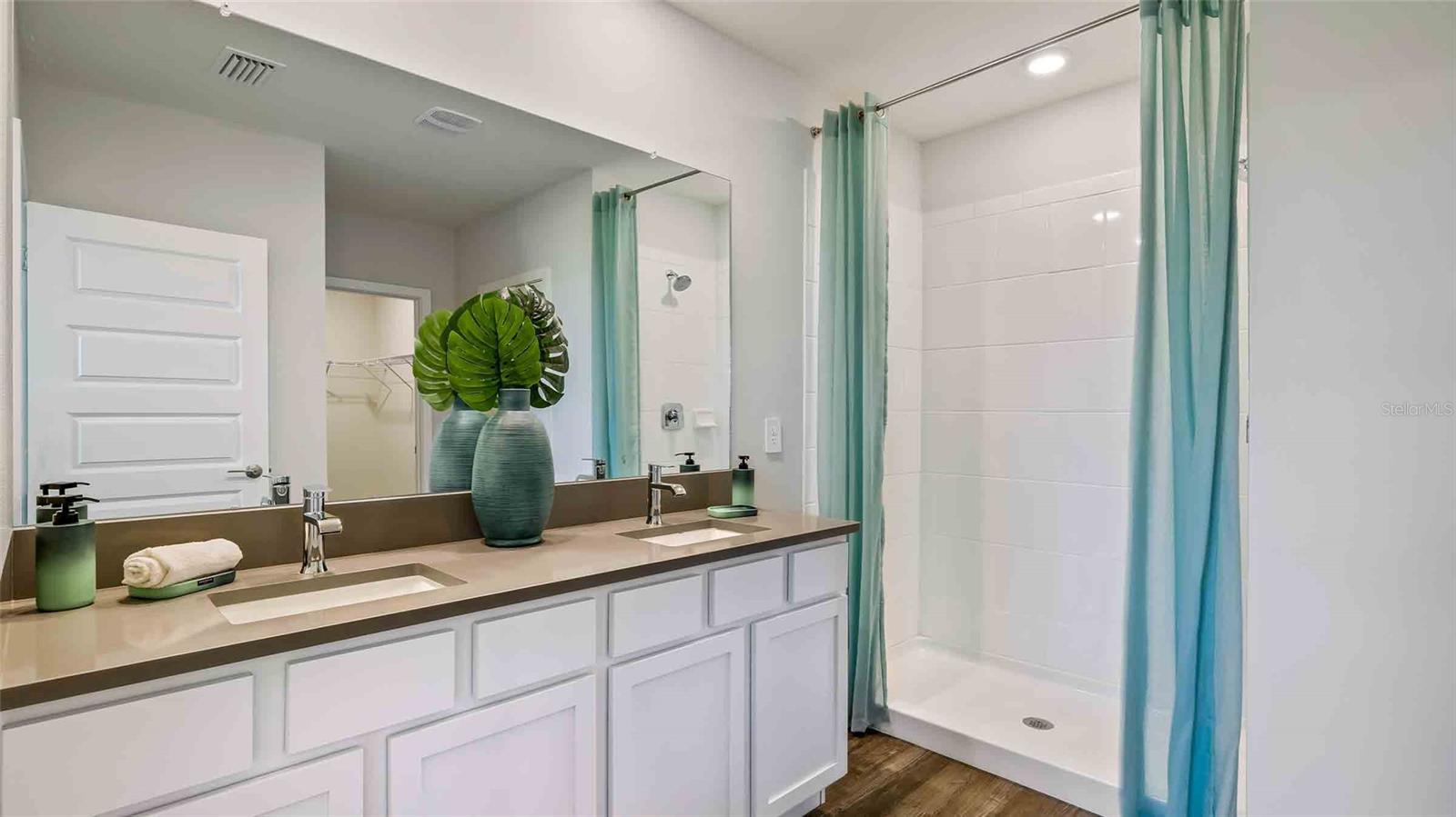 STAR FARMS AT LAKEWOOD RANCH - Residential