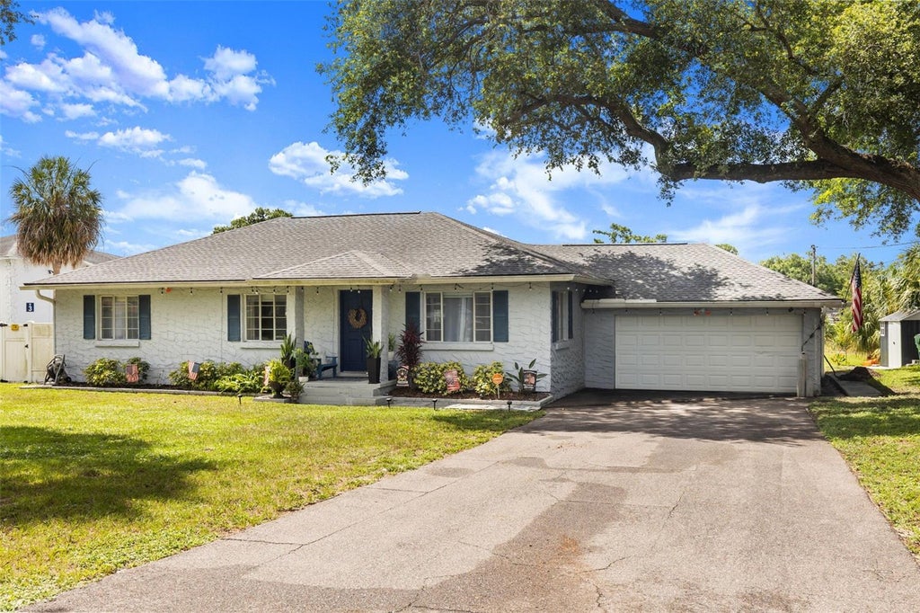 Photo of 920 Alicia Avenue, Tampa, FL 33604 (MLS # TB8515733)