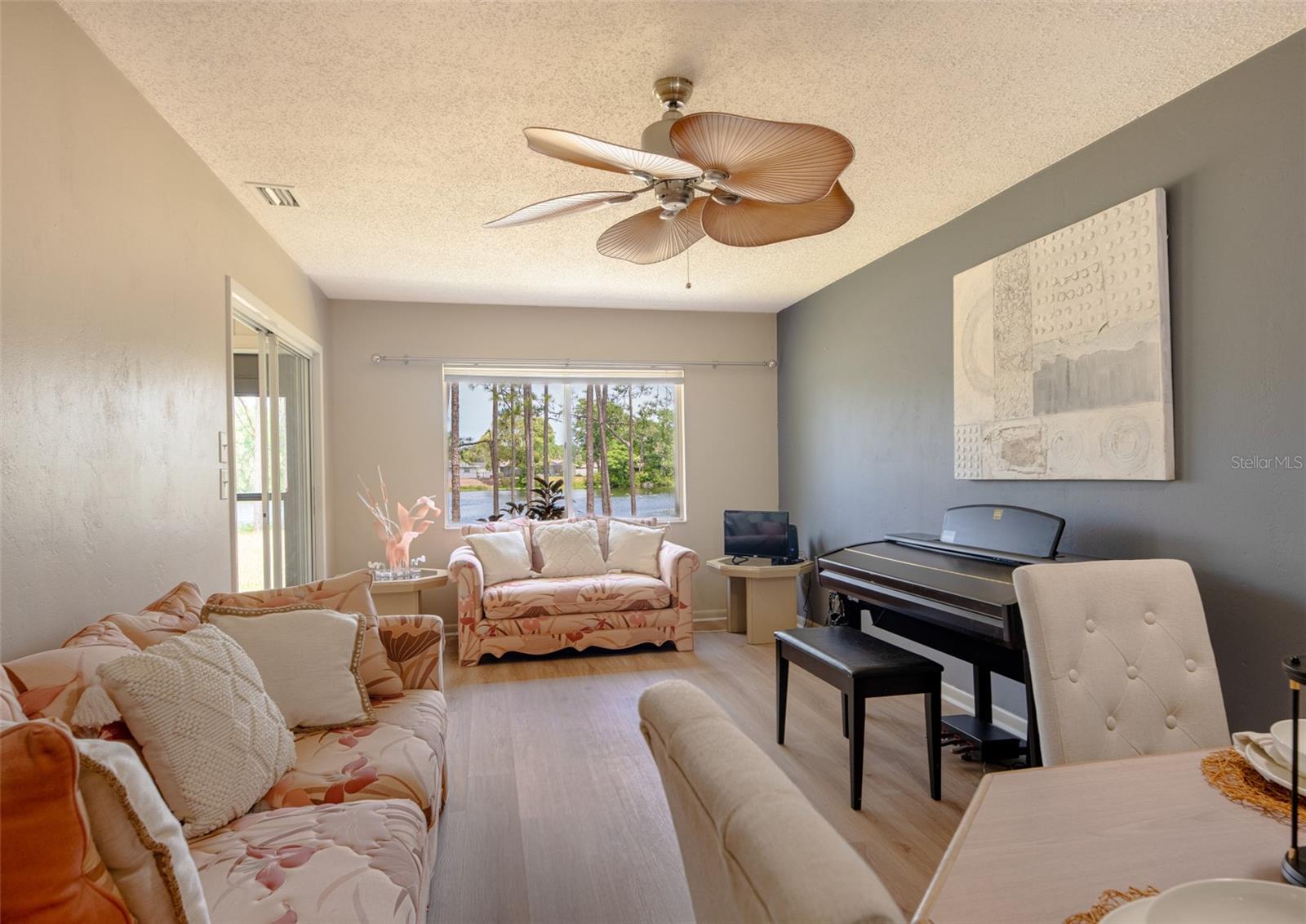 9 KINGS COLONY COURT N