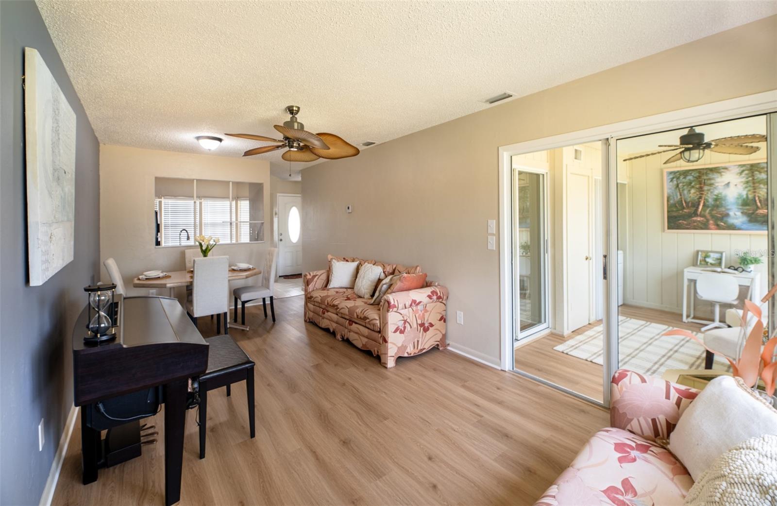 9 KINGS COLONY COURT N