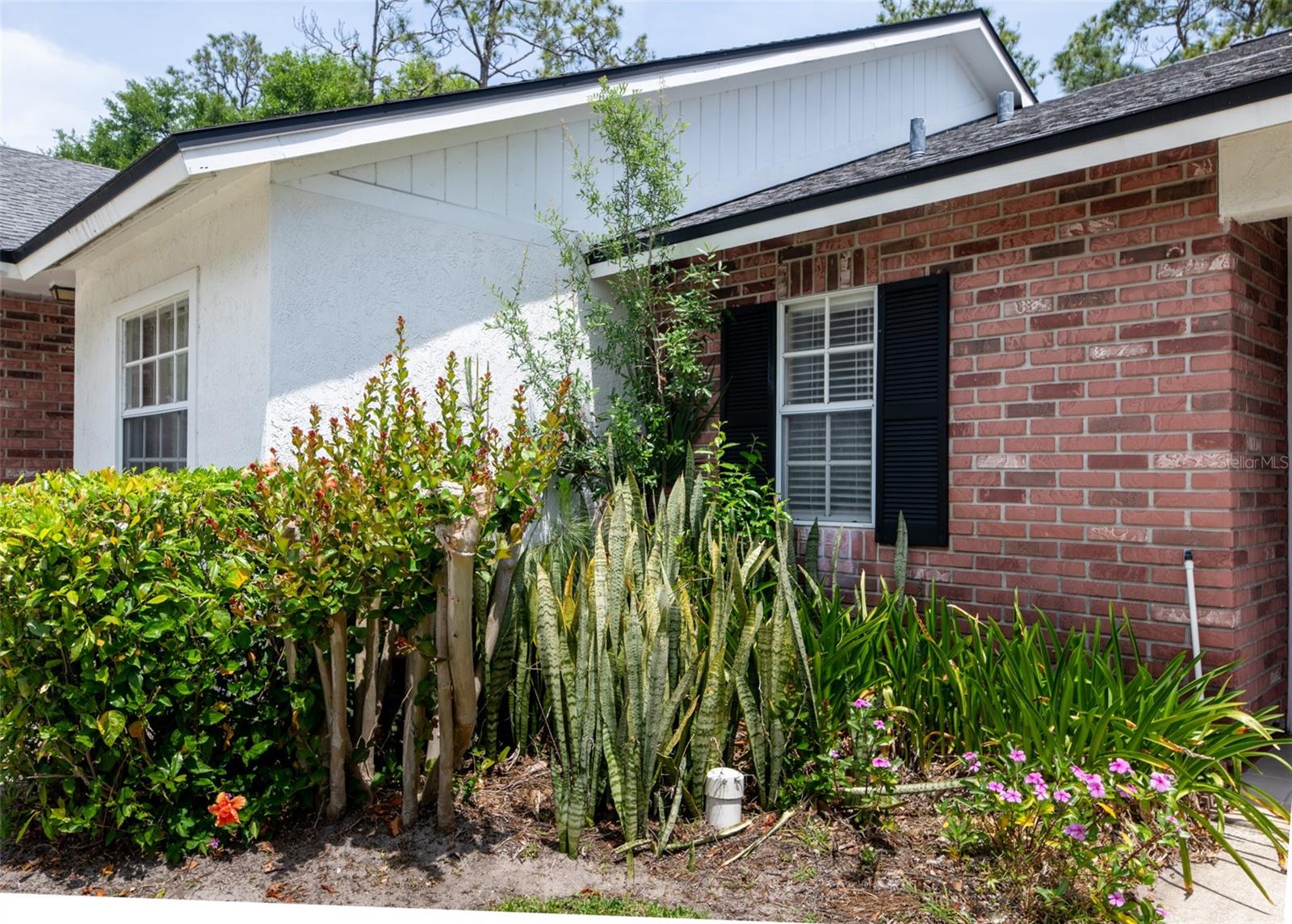 9 KINGS COLONY COURT N