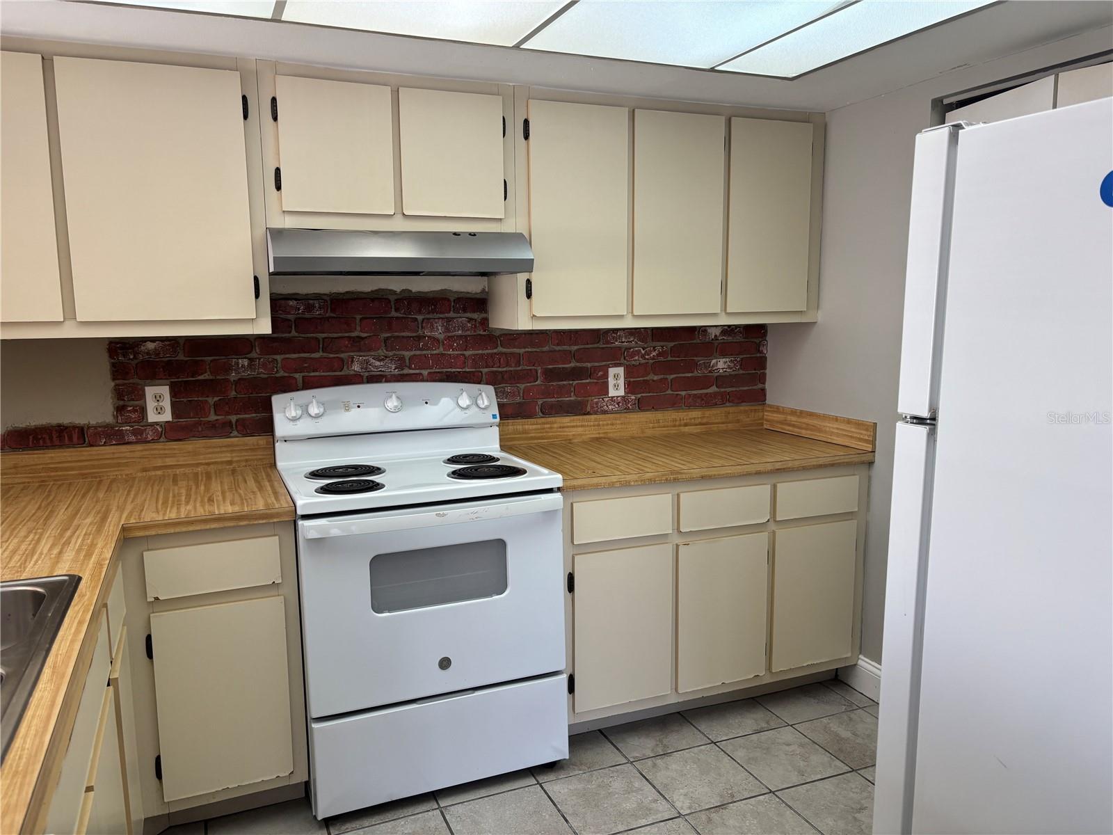 LEMON TREE CONDO SEC 06 CANYON - Residential