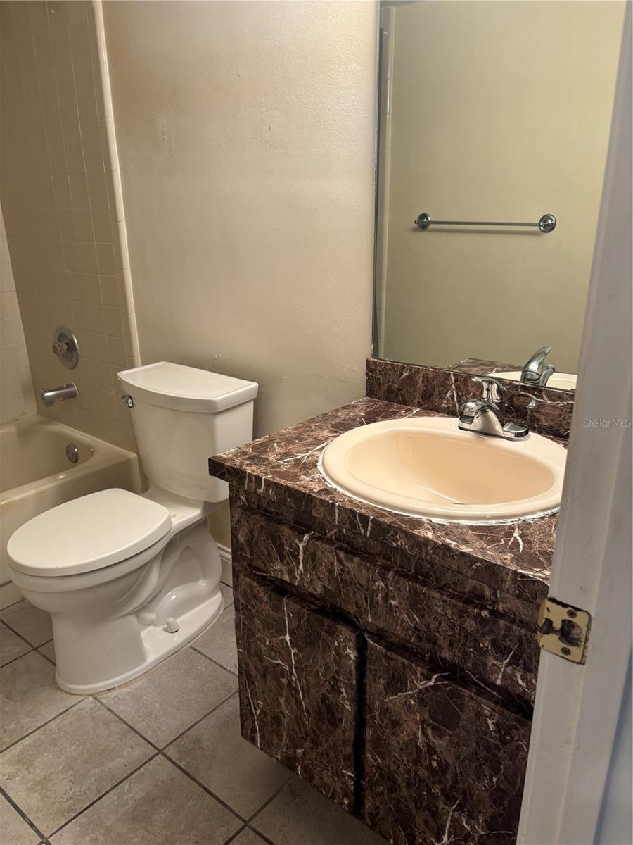 LEMON TREE CONDO SEC 06 CANYON - Residential