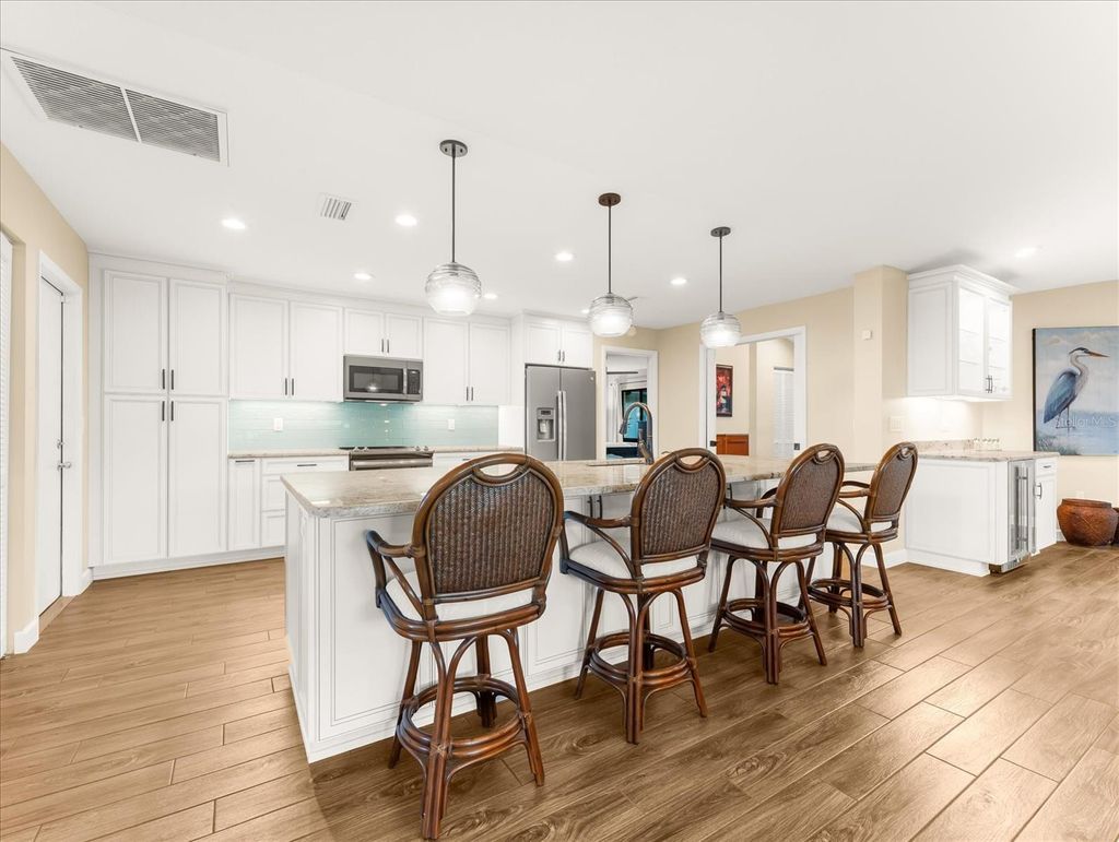 Venice Florida Homes for Sale 400k to 500k 62 Photo of 1905 Tradewinds Circle, Venice, FL 34293 (MLS # N6140982)