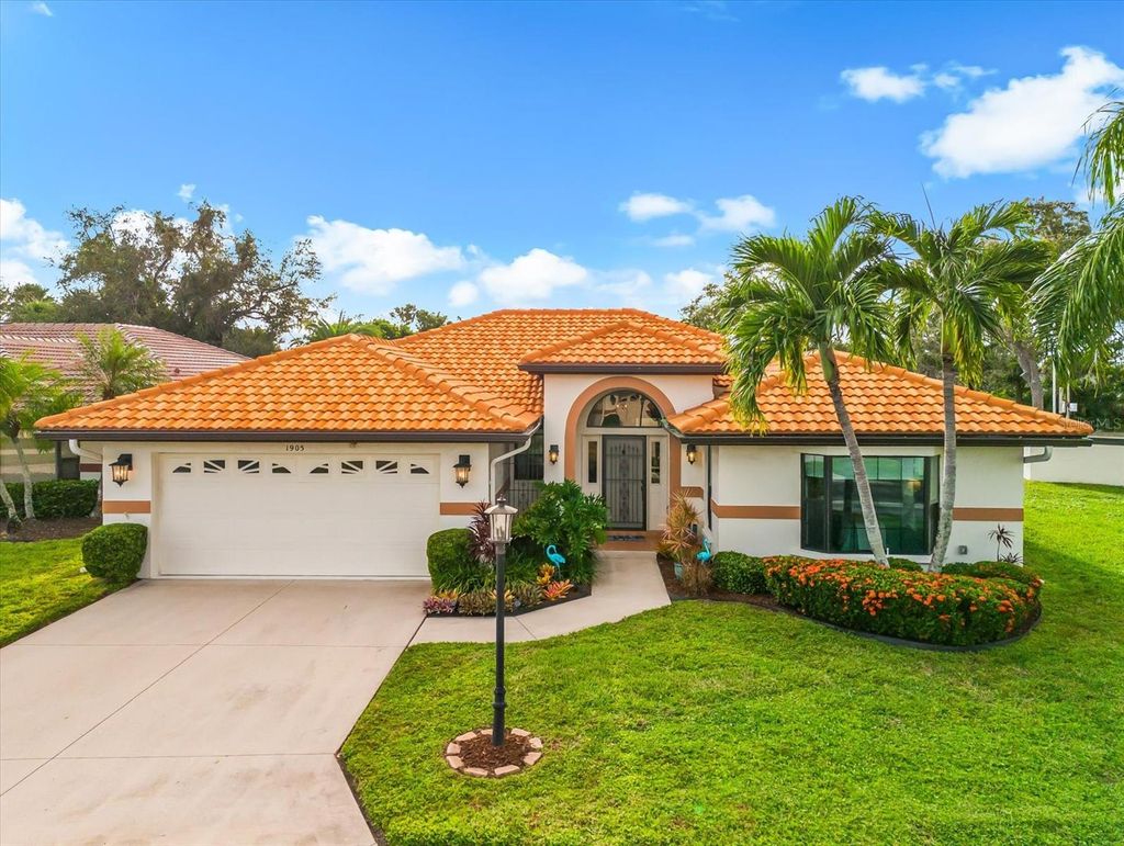 Venice Florida Homes for Sale 400k to 500k 60 Photo of 1905 Tradewinds Circle, Venice, FL 34293 (MLS # N6140982)