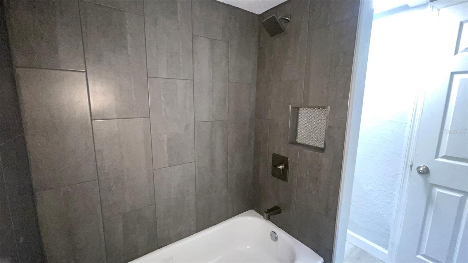 03-12-14 0001.00 ACRES TRACT IN SE1/4 OF NE1/4 OR - Residential