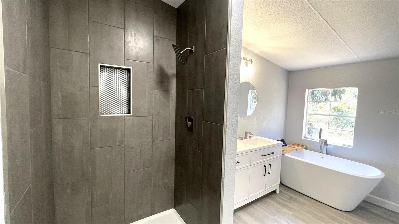 03-12-14 0001.00 ACRES TRACT IN SE1/4 OF NE1/4 OR - Residential