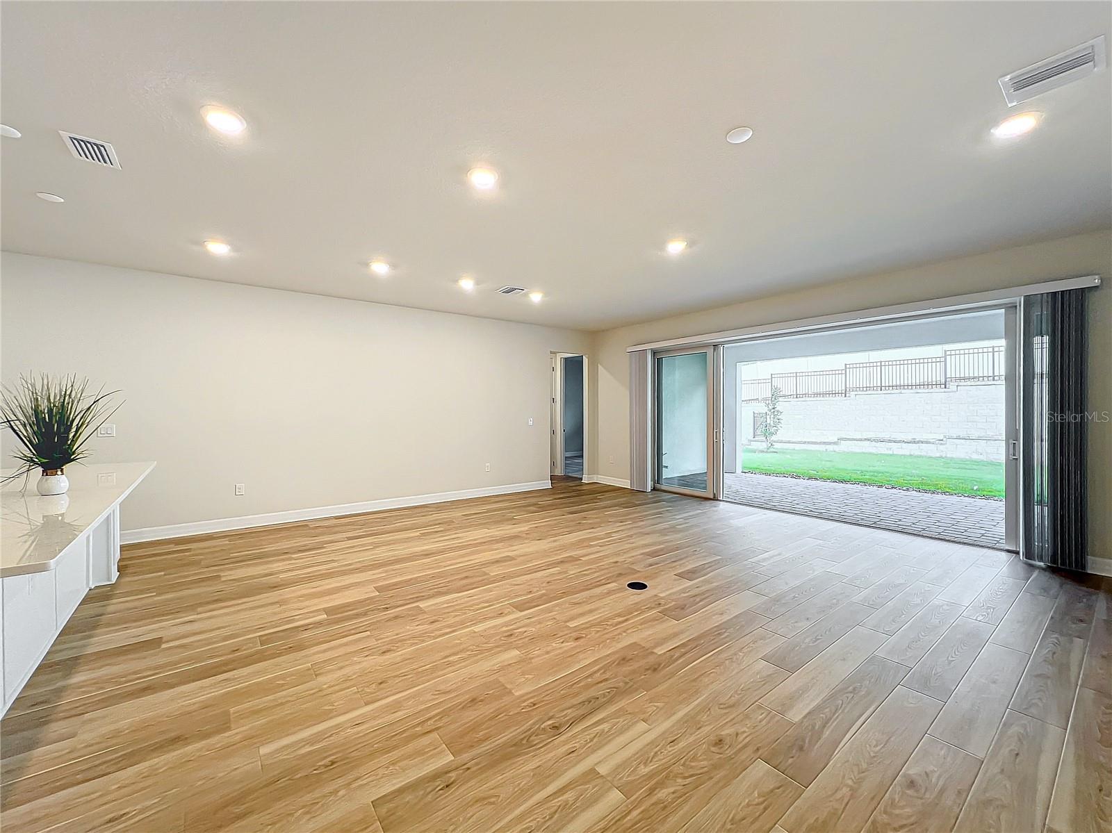 ESTS/LAKEVIEW PRESERVE - Residential Lease