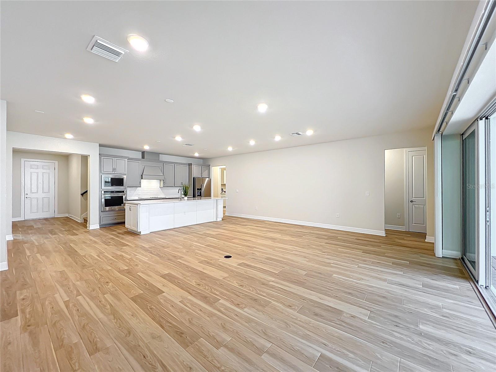 ESTS/LAKEVIEW PRESERVE - Residential Lease