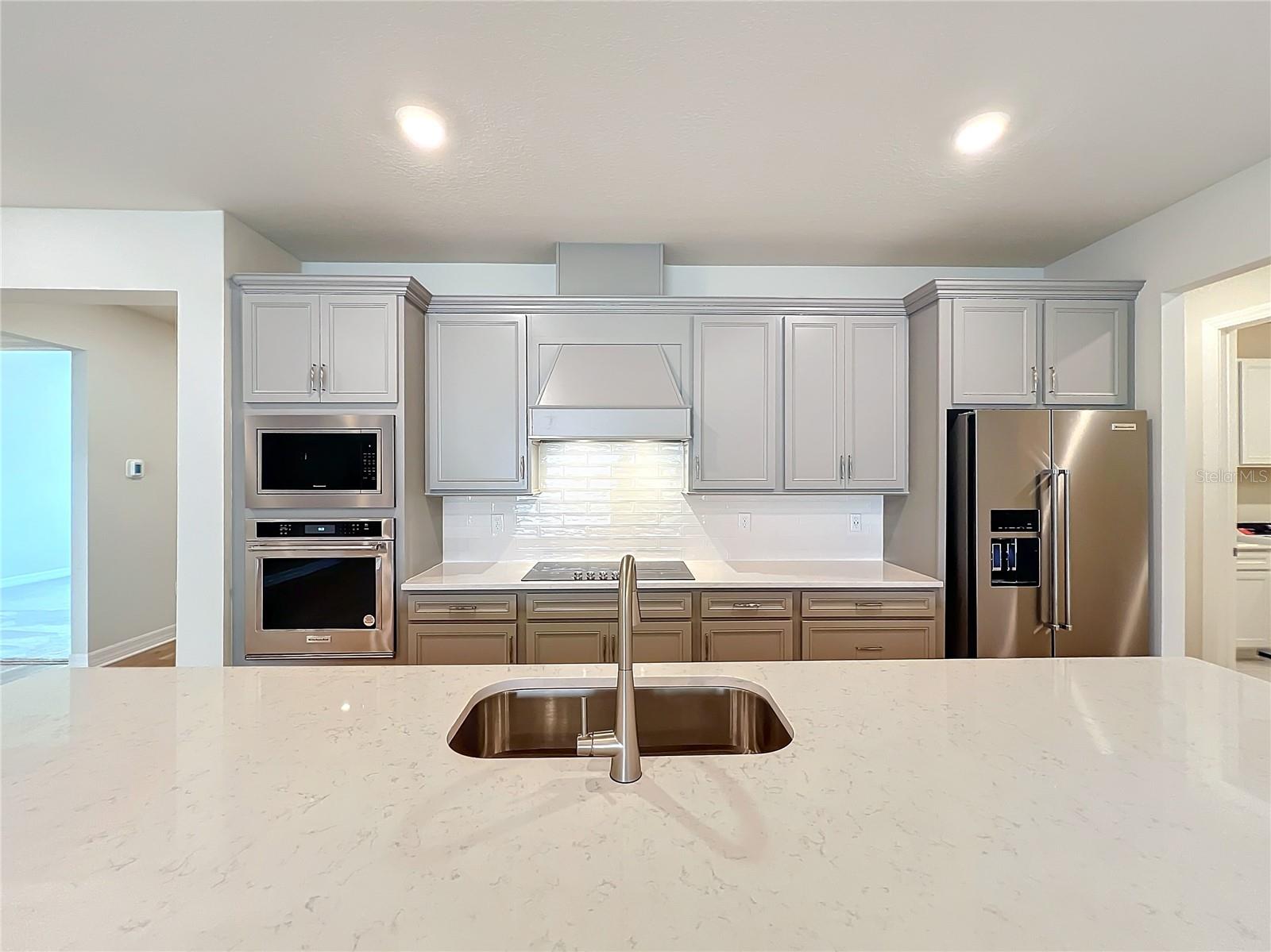 ESTS/LAKEVIEW PRESERVE - Residential Lease