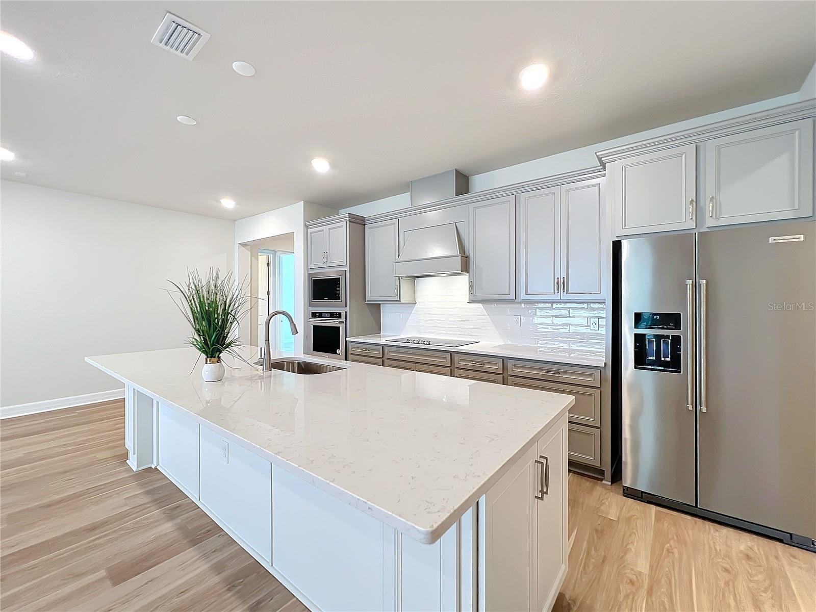 ESTS/LAKEVIEW PRESERVE - Residential Lease