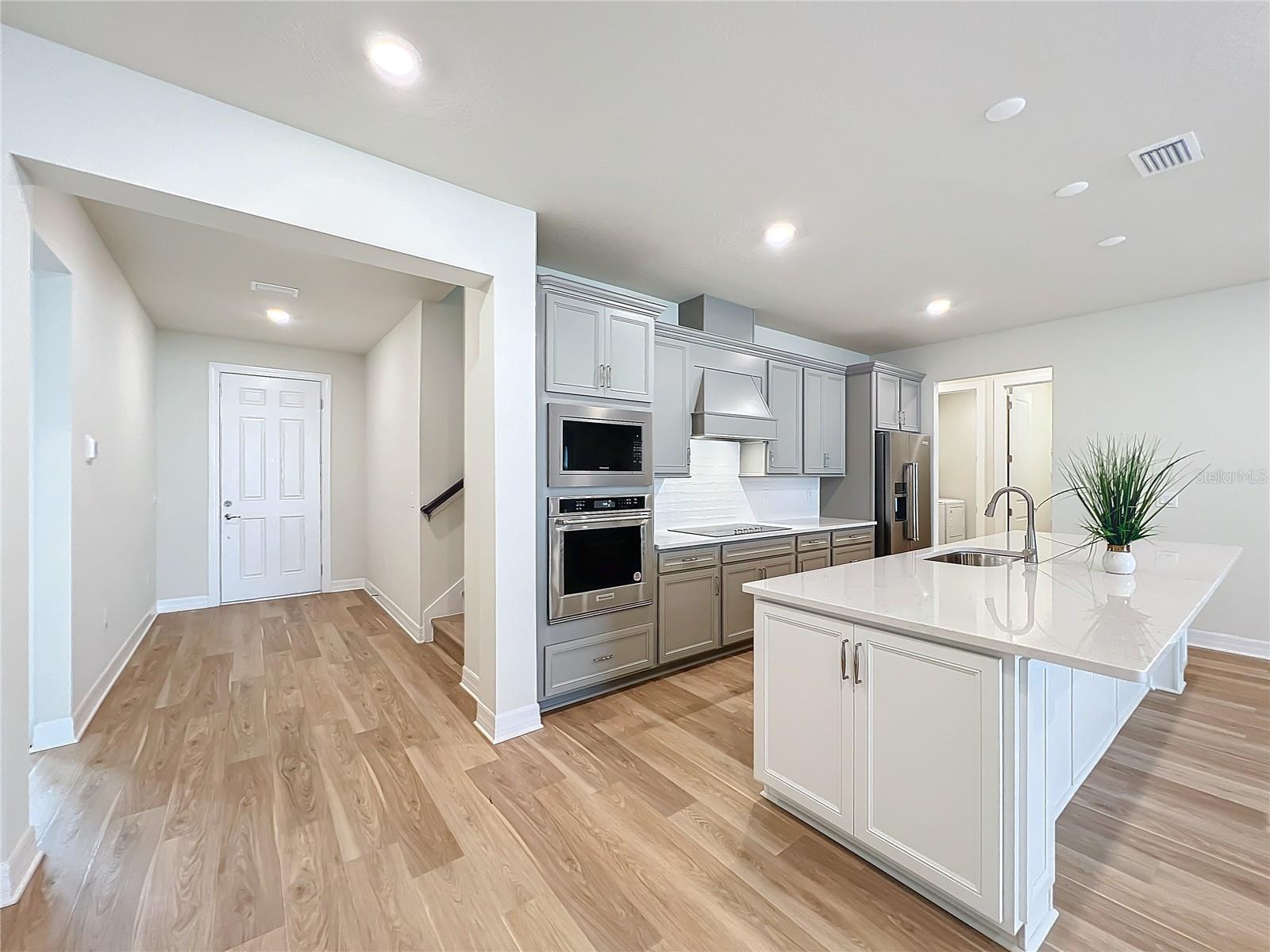 ESTS/LAKEVIEW PRESERVE - Residential Lease