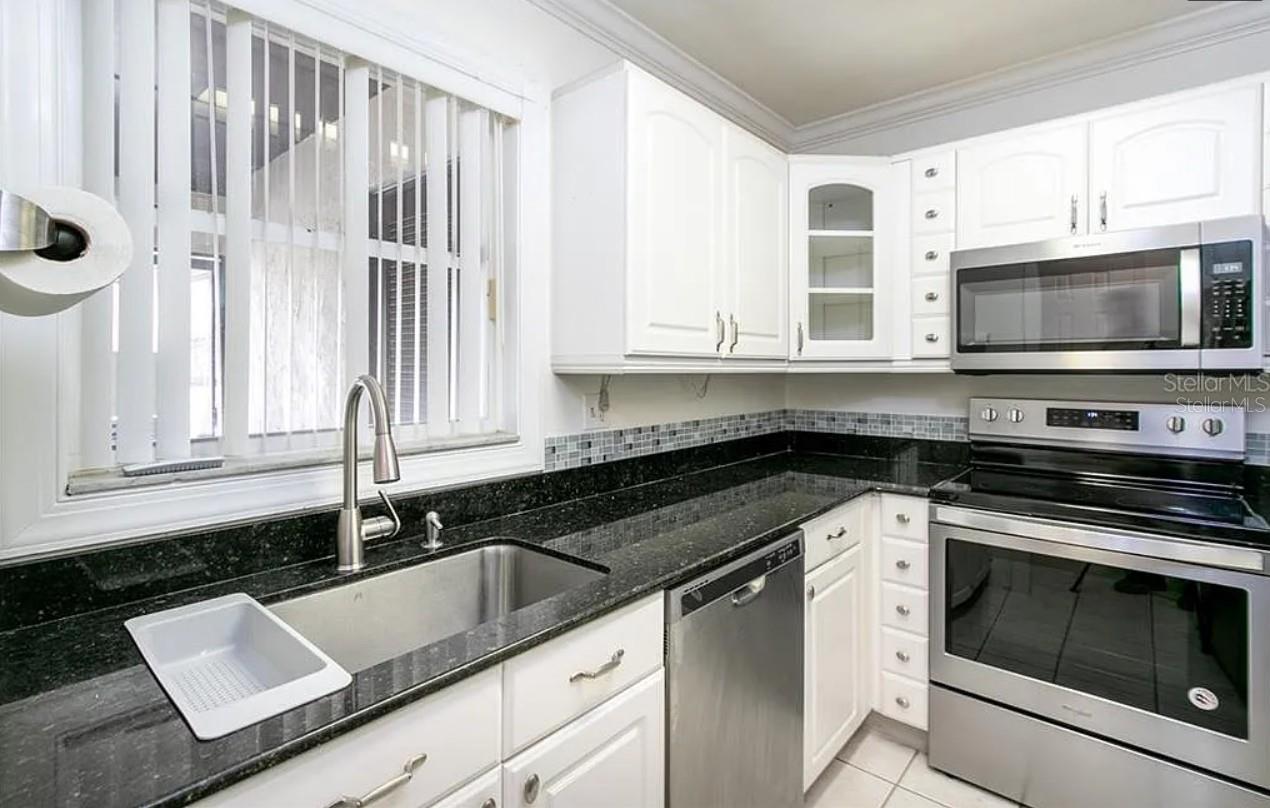 RAMBLEWOOD ACRES - Residential Lease