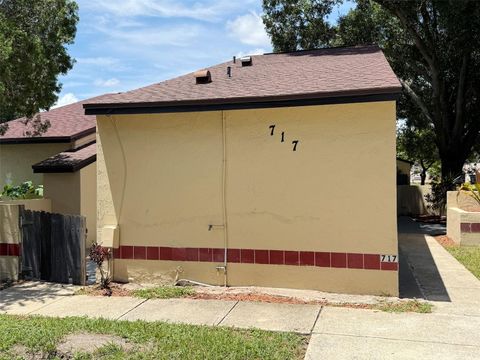Photo of 717 Golden Sunshine Circle, Orlando, FL 32807 (MLS # O6335861)