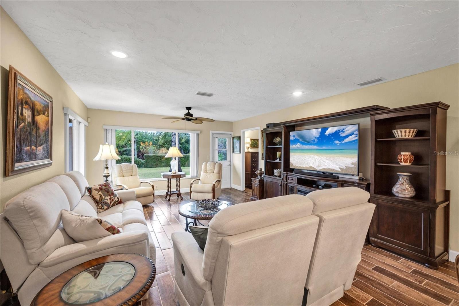 CAMBRIDGE VILLAGE - Residential