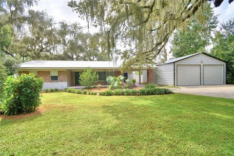 A home in LAKELAND