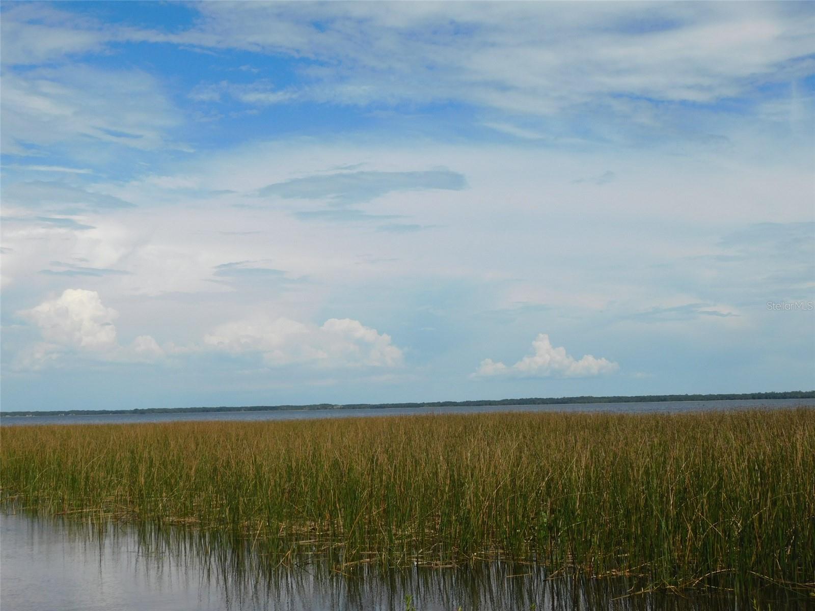 LAKE & HILLS COUNTRY ESTATES - Land
