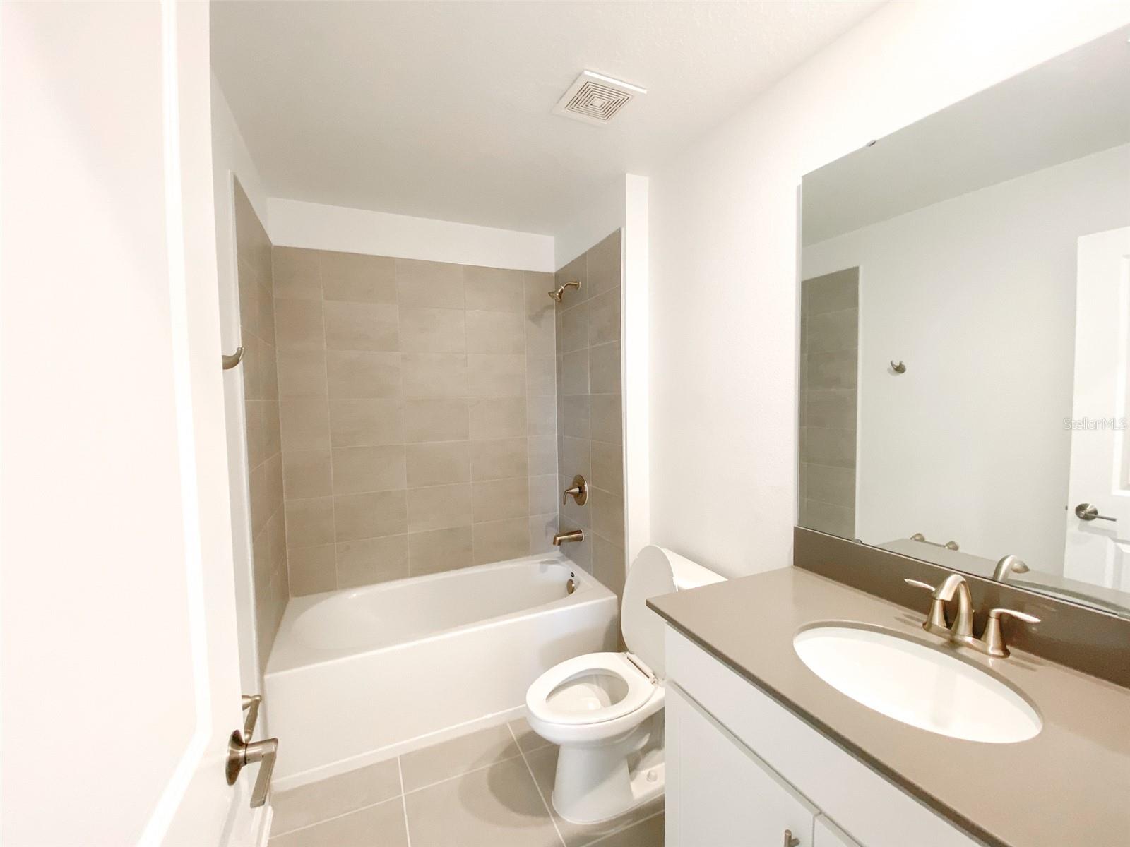 HANOVER LAKES PH 1 - Residential Lease
