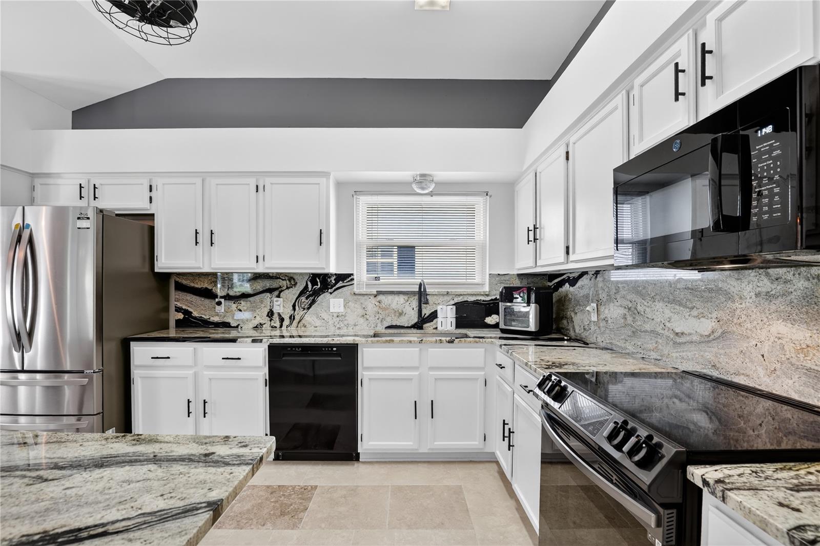 LADY LAKE ORANGE BLOSSOM GARDENS UNIT 18 - Residential