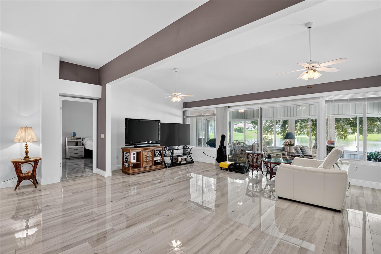 LADY LAKE ORANGE BLOSSOM GARDENS UNIT 18 - Residential