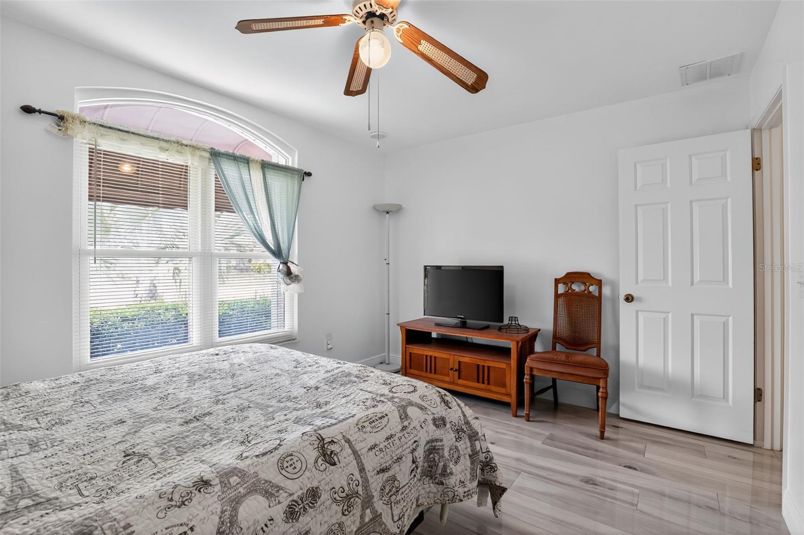 LADY LAKE ORANGE BLOSSOM GARDENS UNIT 18 - Residential
