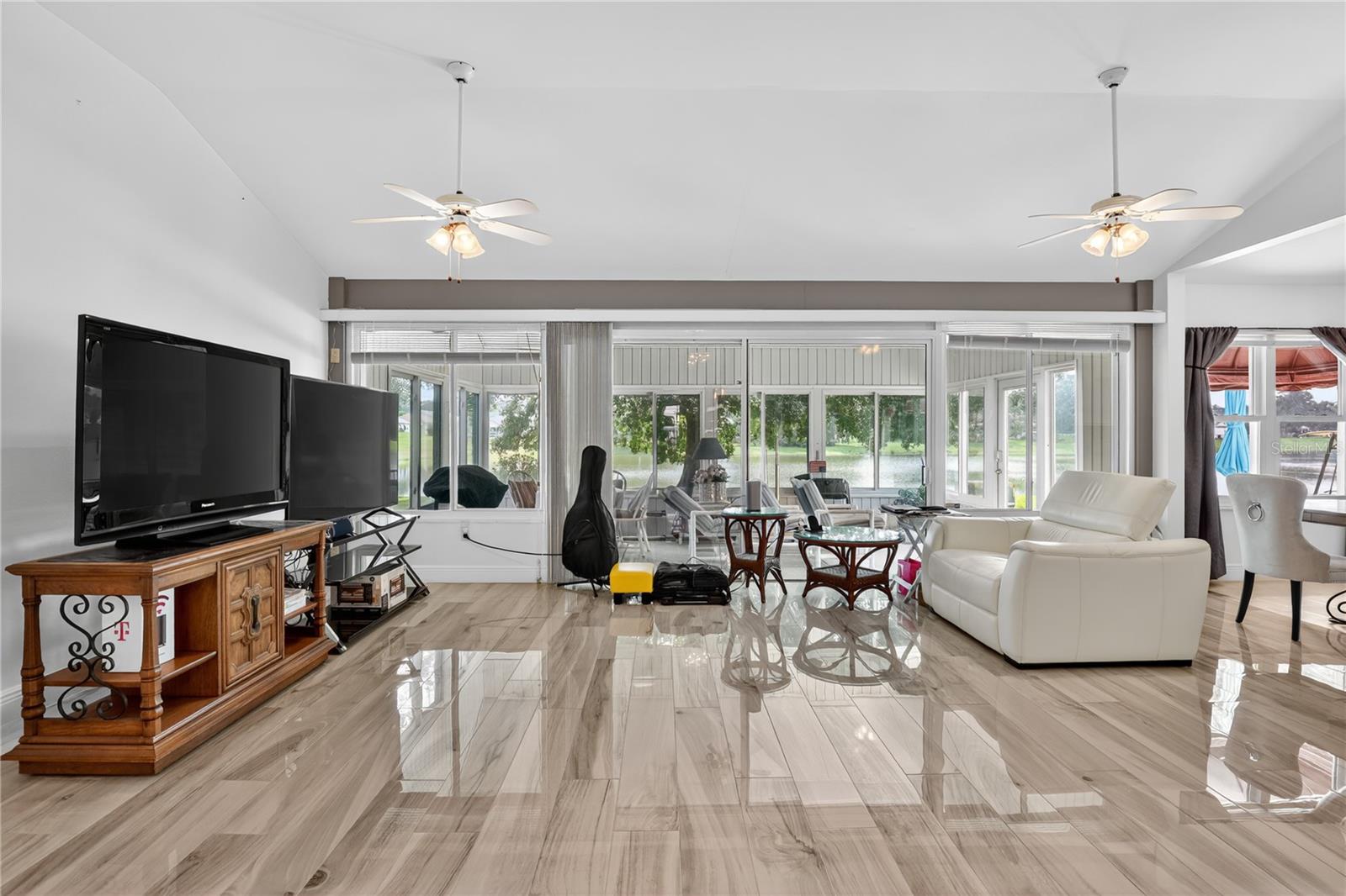 LADY LAKE ORANGE BLOSSOM GARDENS UNIT 18 - Residential