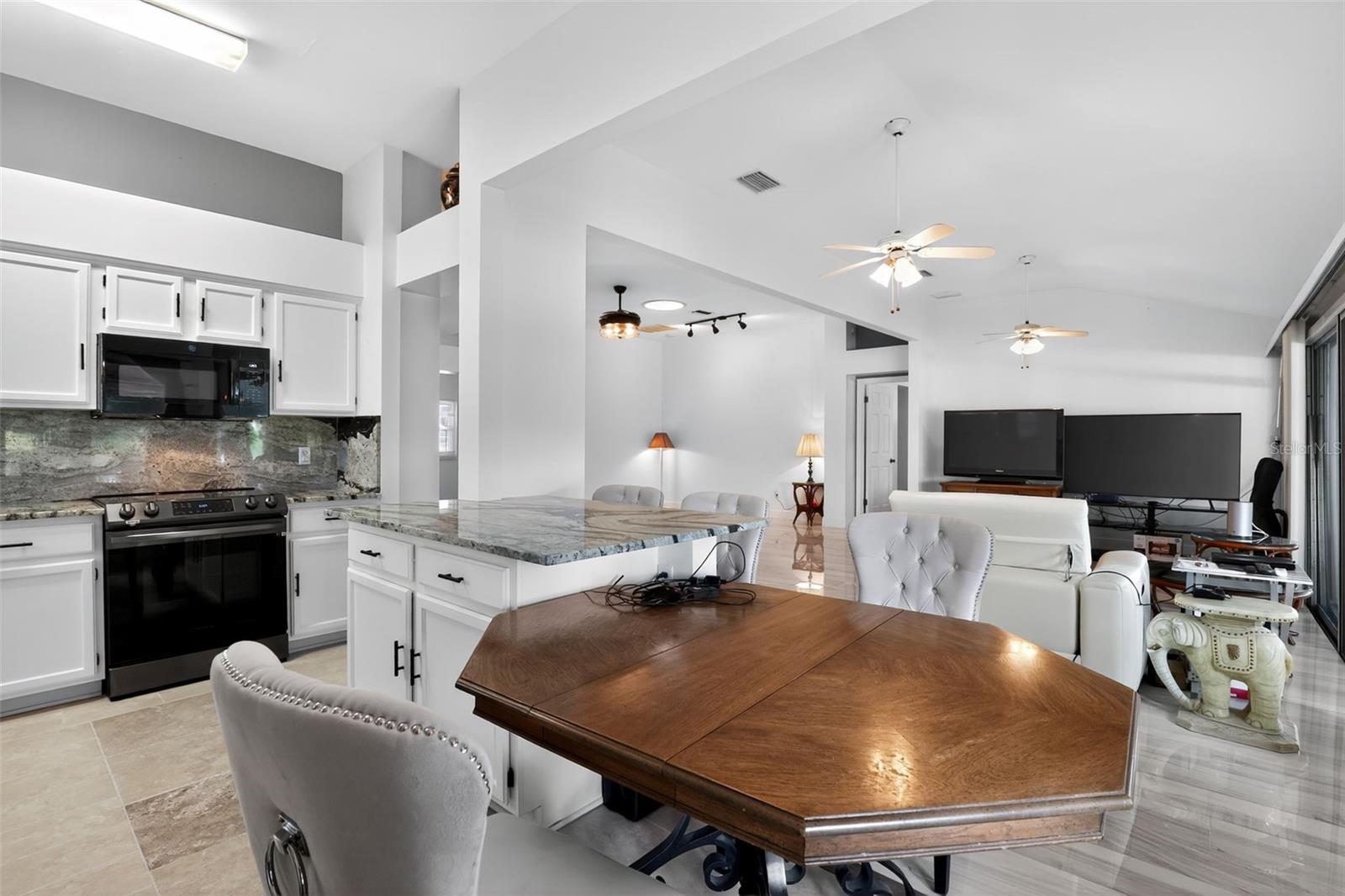 LADY LAKE ORANGE BLOSSOM GARDENS UNIT 18 - Residential