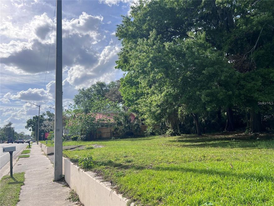 Prime opportunity on a high-traffic stretch of NW 39th Avenue in Gainesville. This 0.21 acre-lot is zoned Office Residential (OR), allowing for a a variety of potential uses to include a duplex. Conveniently situated near the intersection of NW 39th Avenue and NW 13th Street, this site is surrounded by a mix of national retailers and commercial activity.