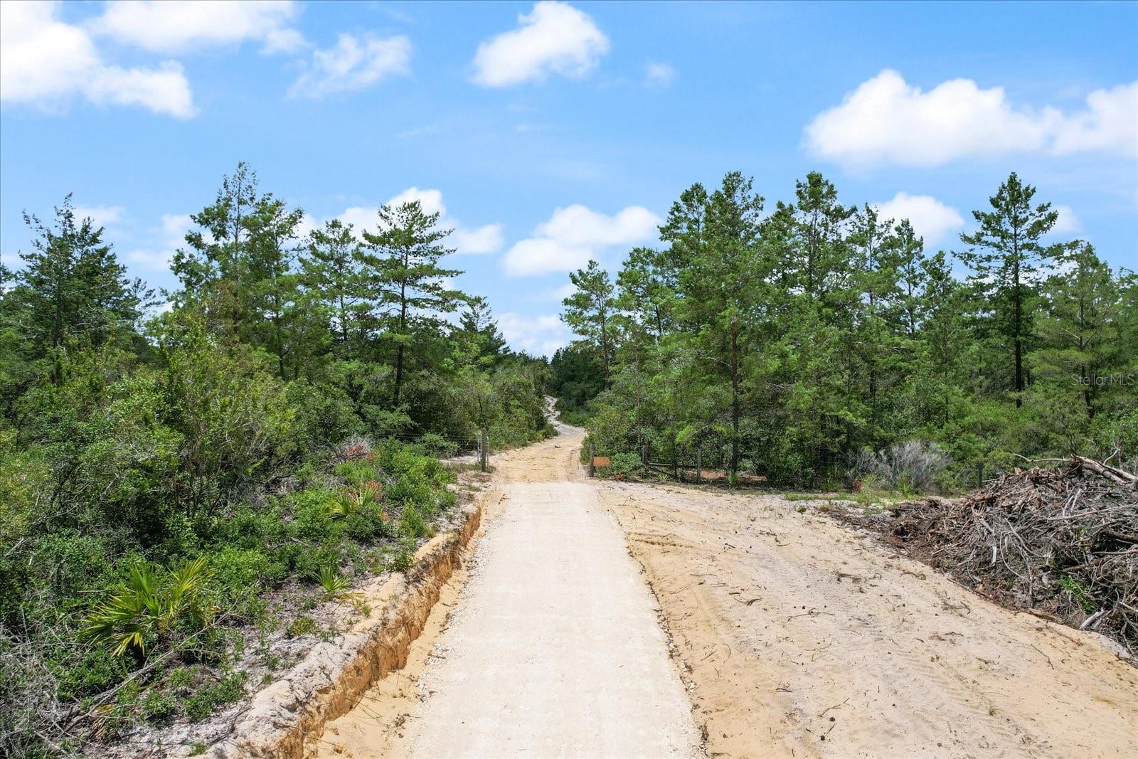 8572 N LINDHURST CIRCLE