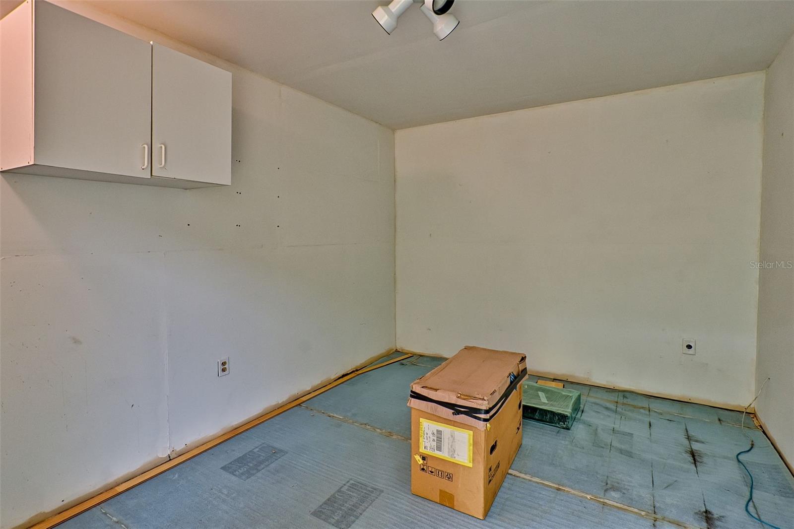 GAINESVILLE INDUST PARK - Commercial Lease