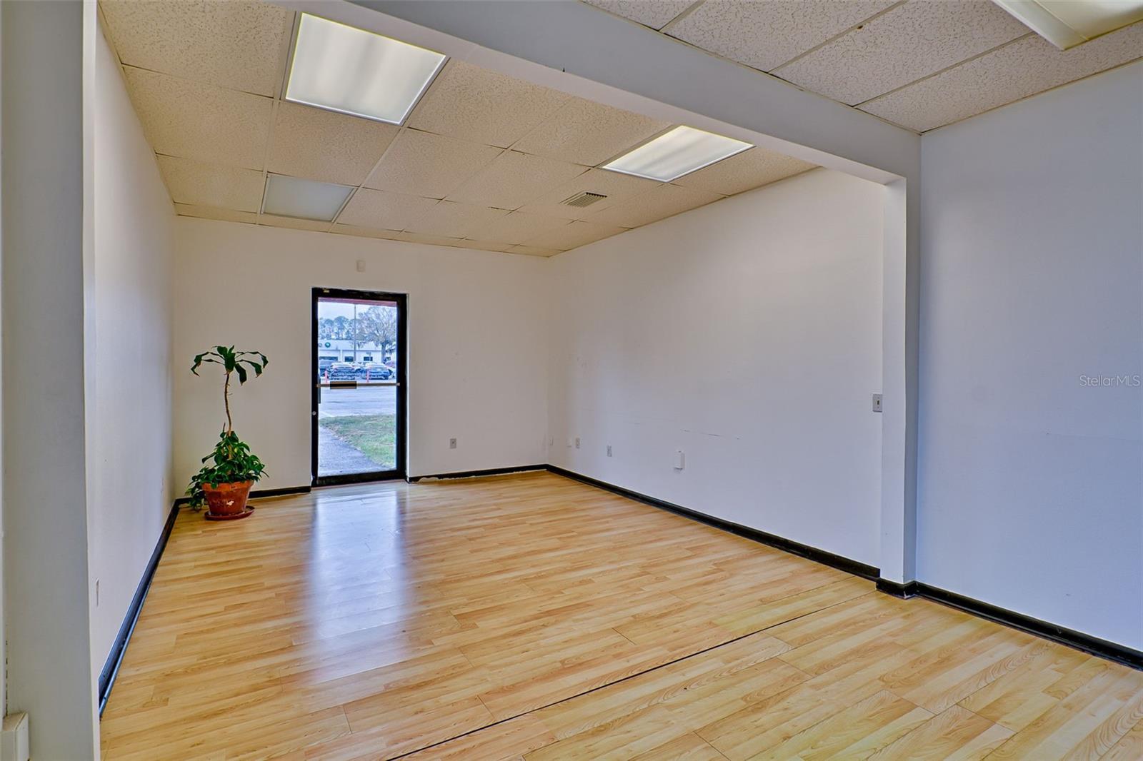 GAINESVILLE INDUST PARK - Commercial Lease