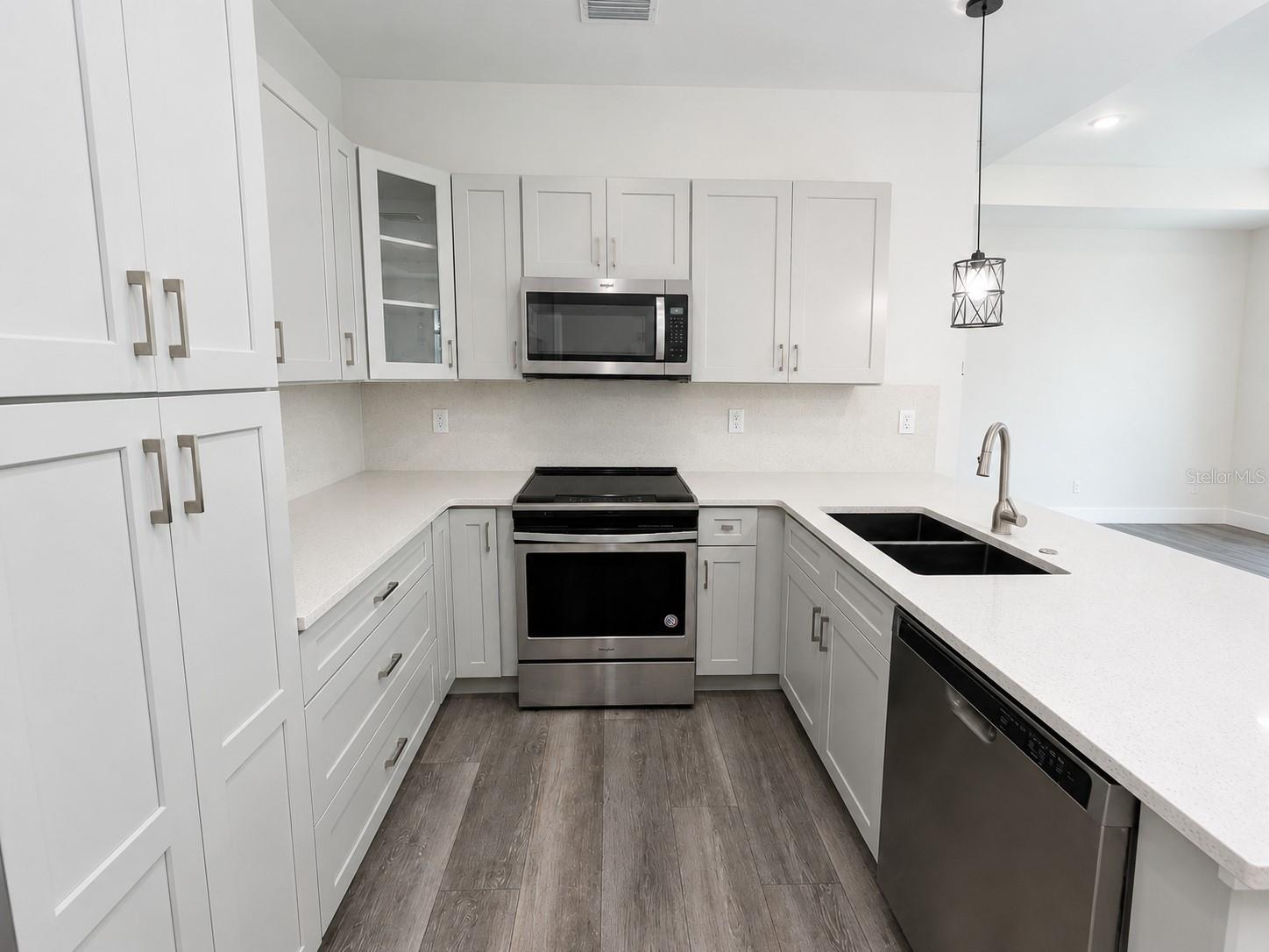 TWIN LAKE ESTATES - Residential
