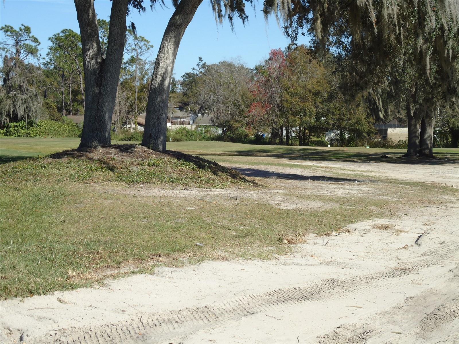 HUNTINGTON HILLS - Land