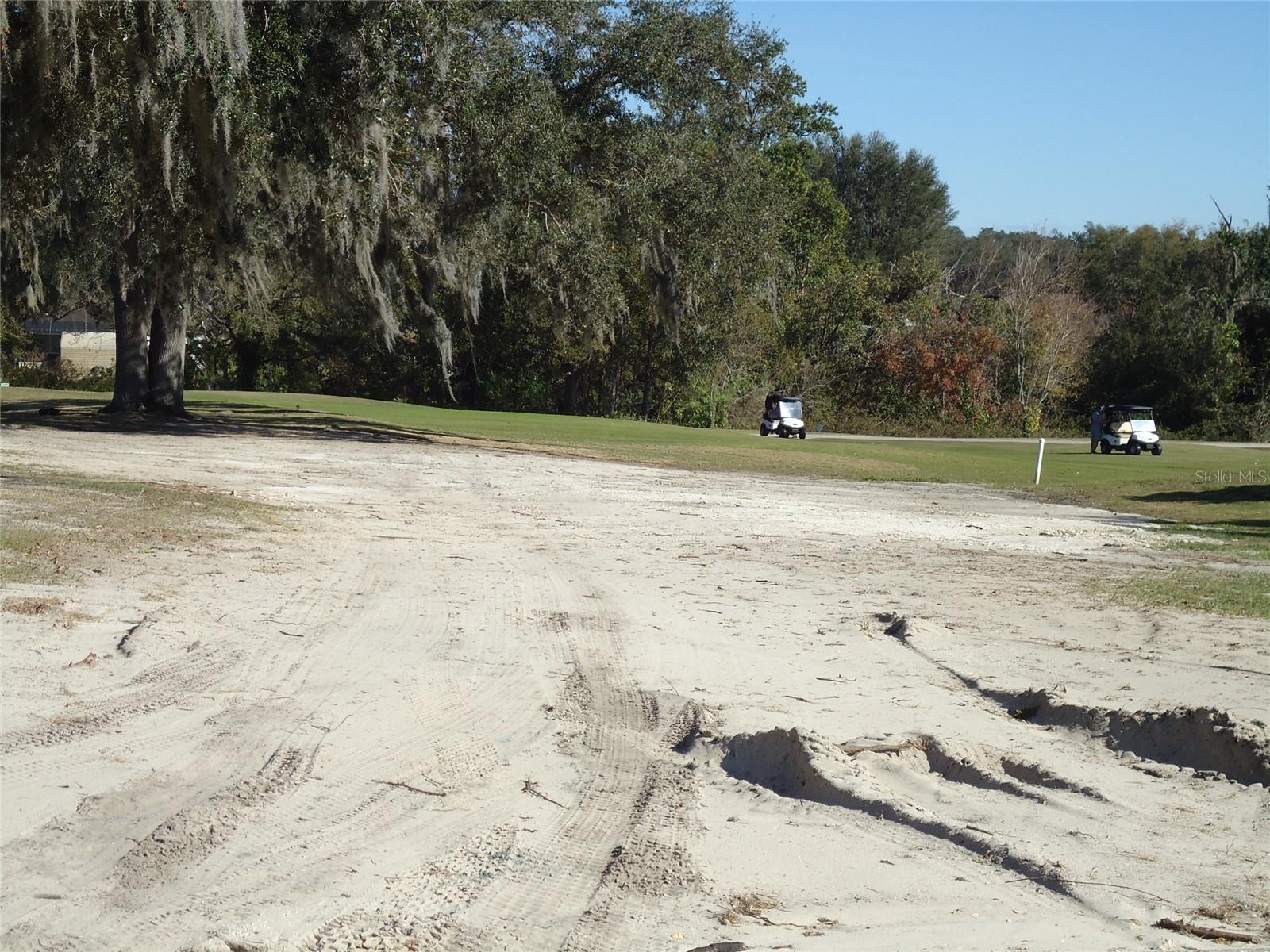 HUNTINGTON HILLS - Land