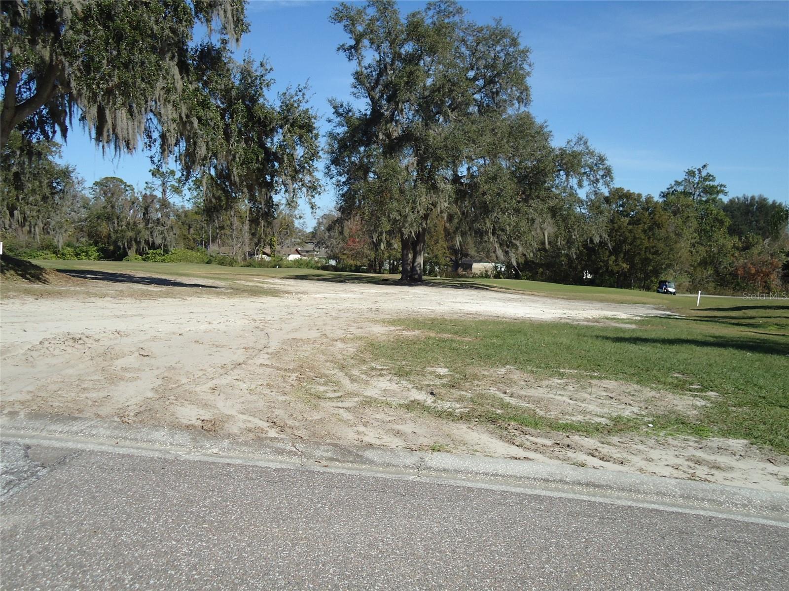 HUNTINGTON HILLS - Land