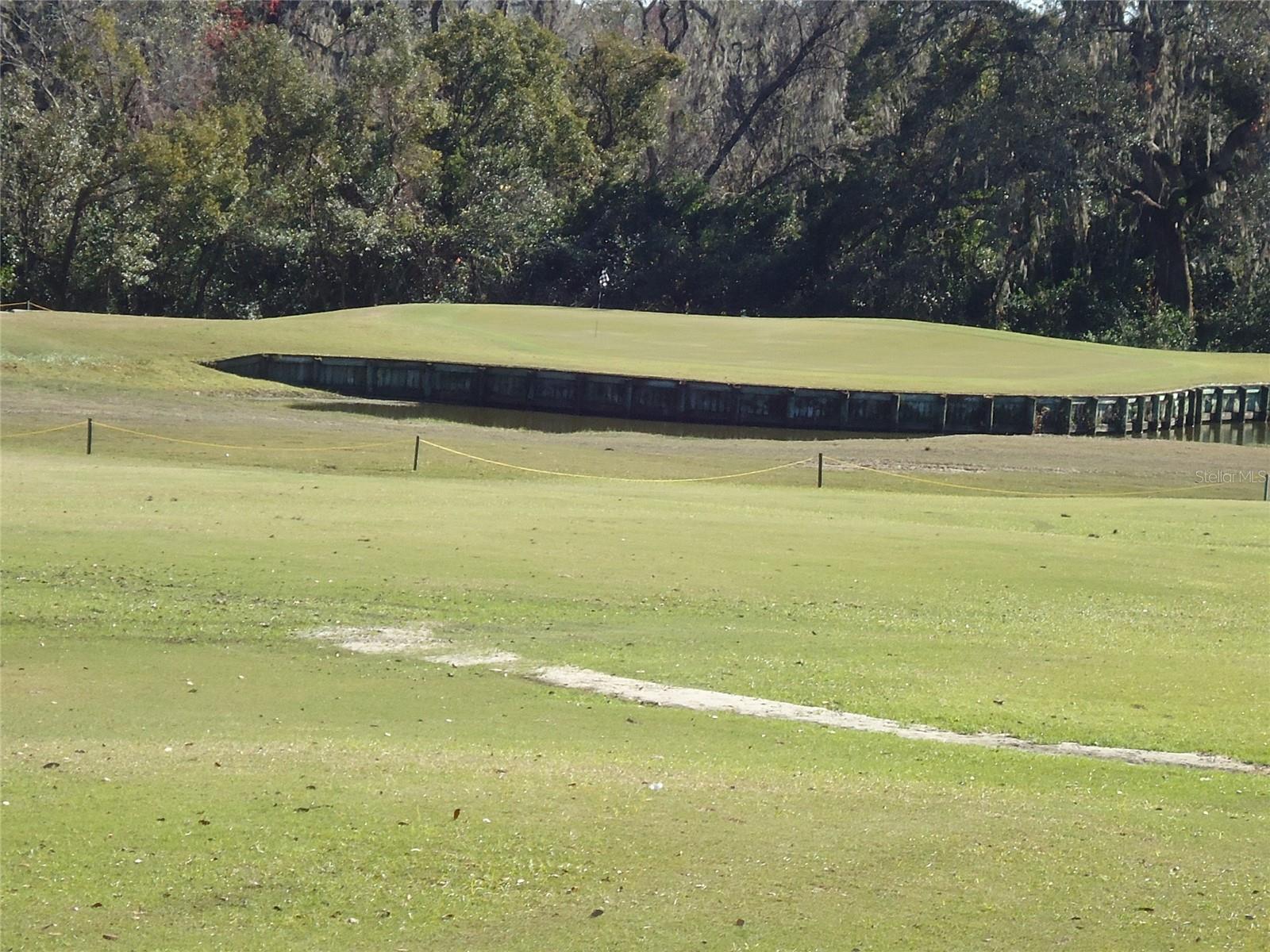 HUNTINGTON HILLS - Land