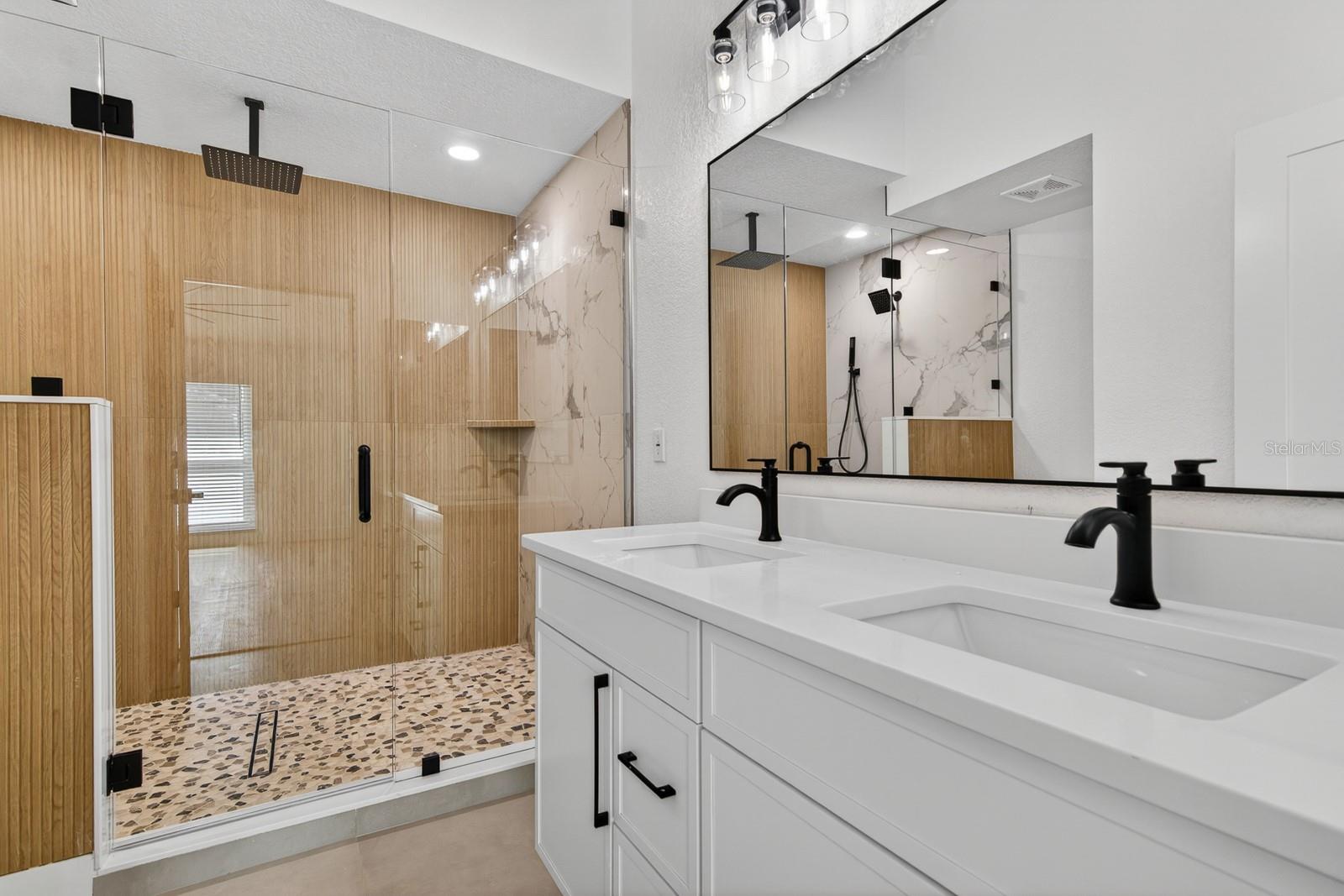 1043 RIDGE VIEW LANE