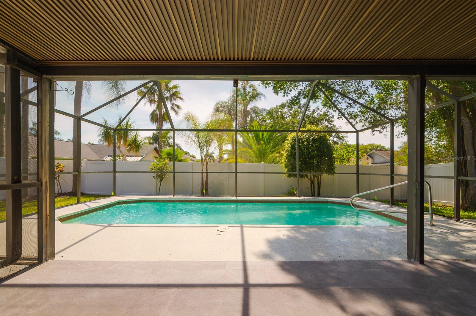 1043 RIDGE VIEW LANE