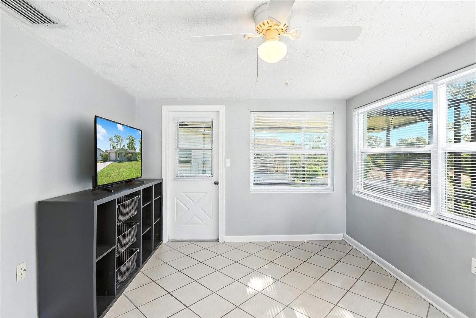 BEVERLY HILLS UNIT 05 - Residential
