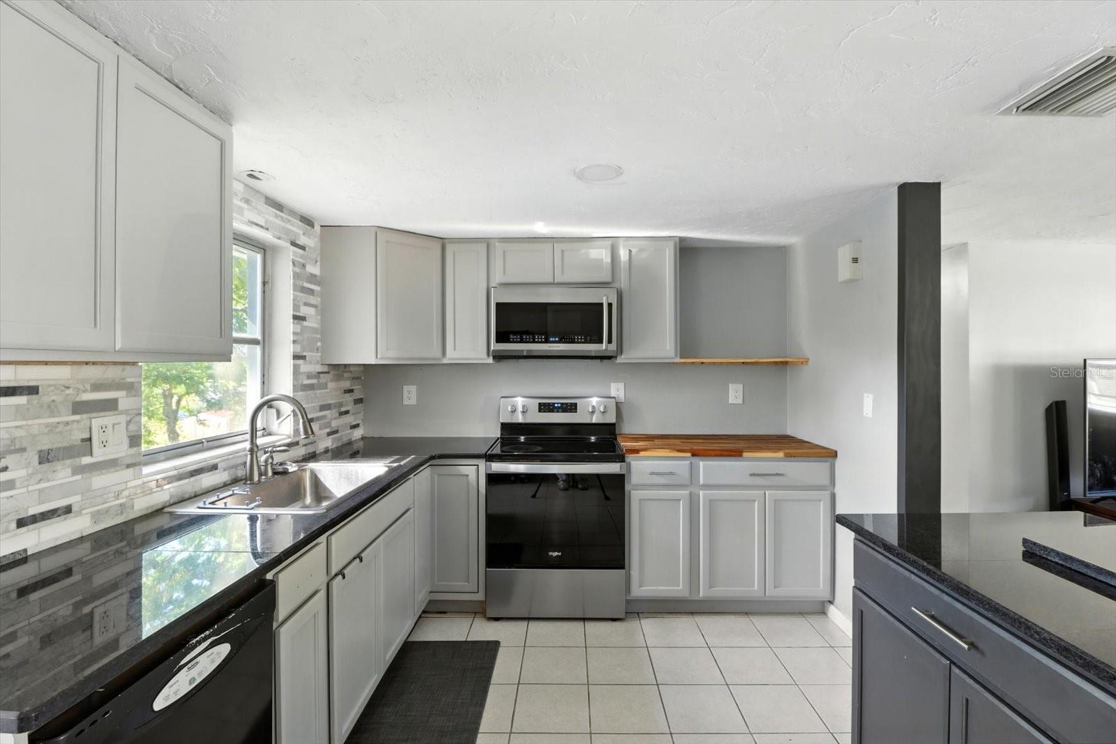 BEVERLY HILLS UNIT 05 - Residential