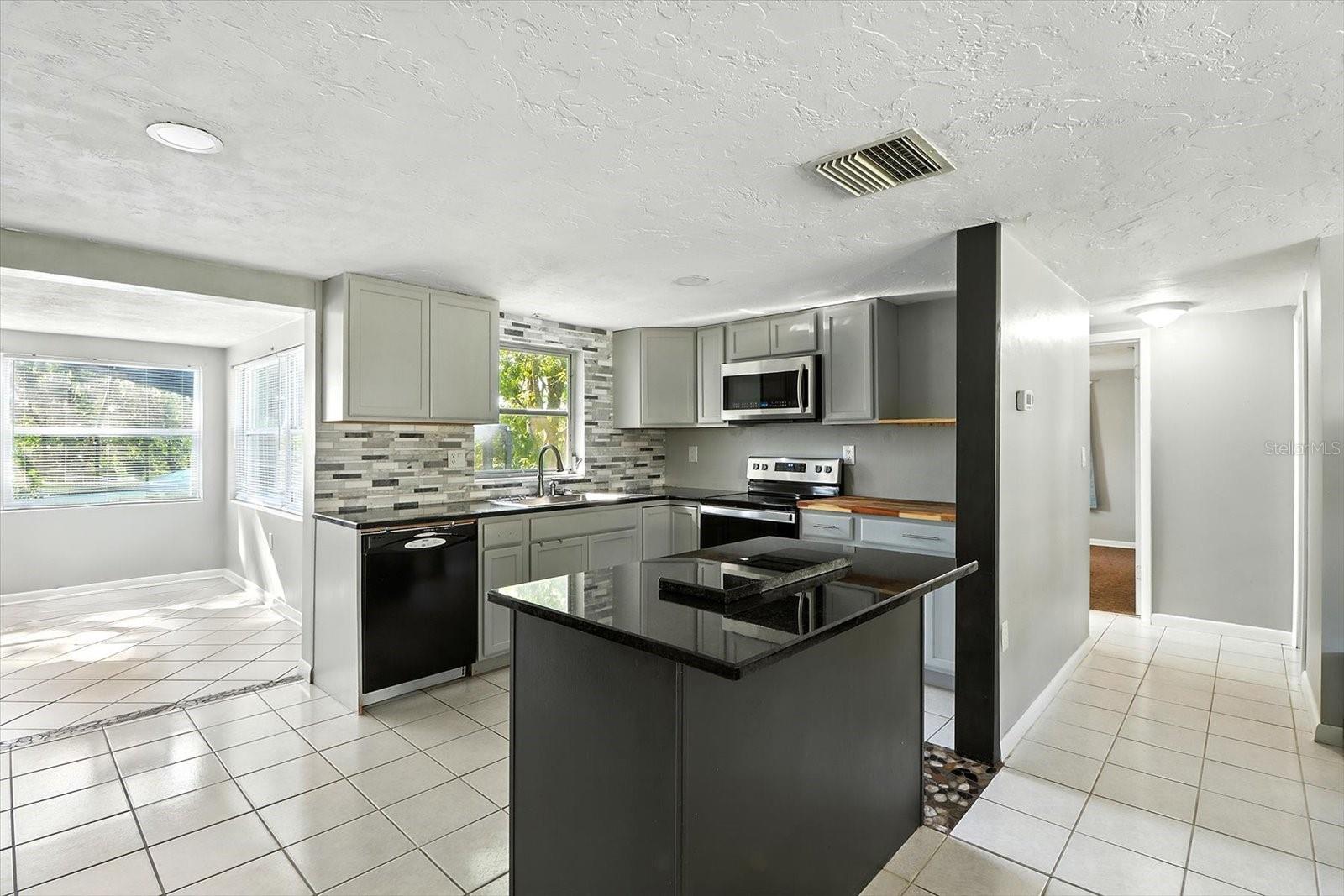 BEVERLY HILLS UNIT 05 - Residential