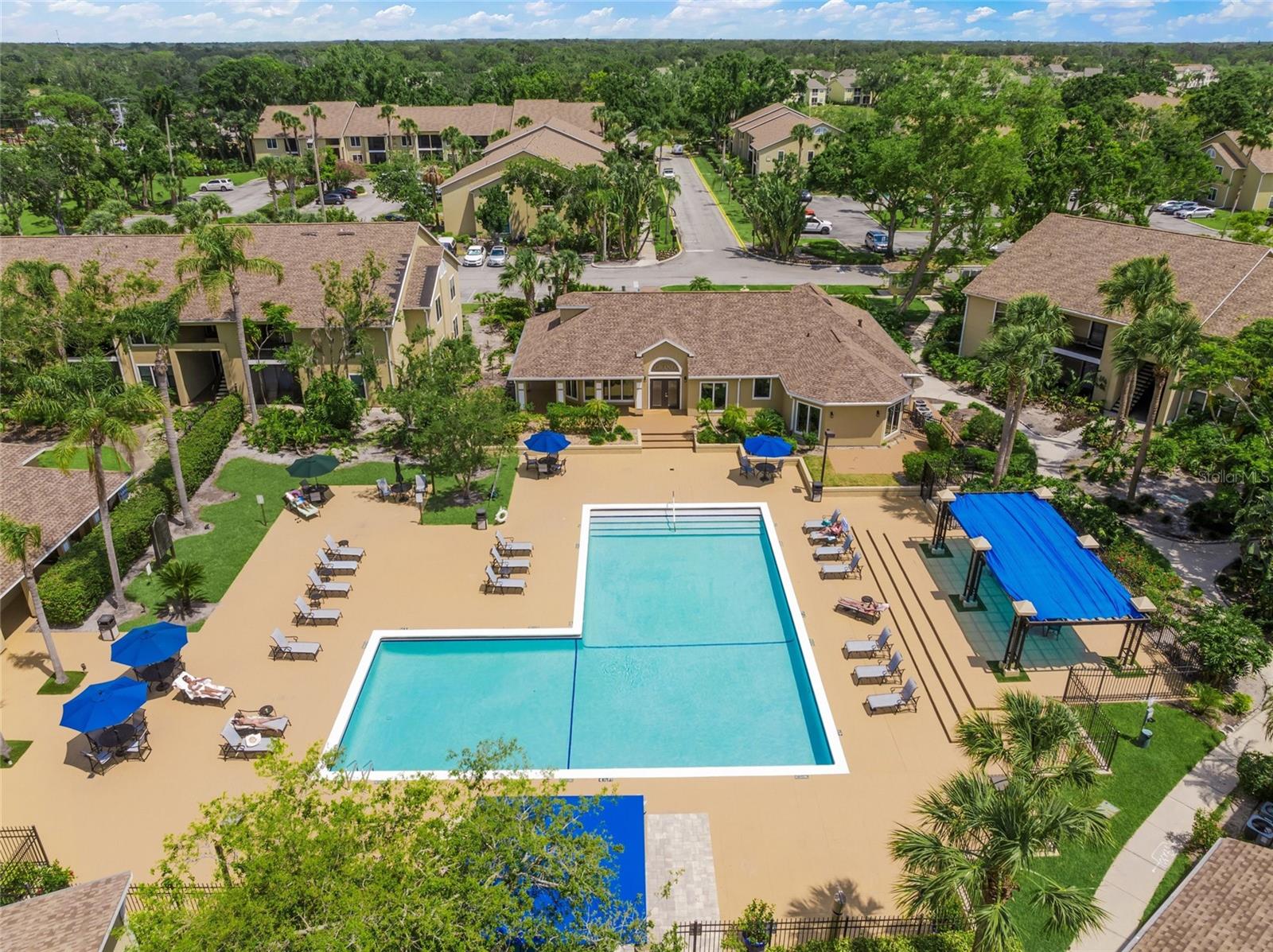 VINTAGE GRAND - Residential Lease