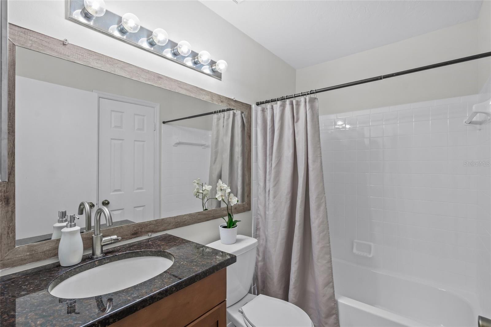 VINTAGE GRAND - Residential Lease