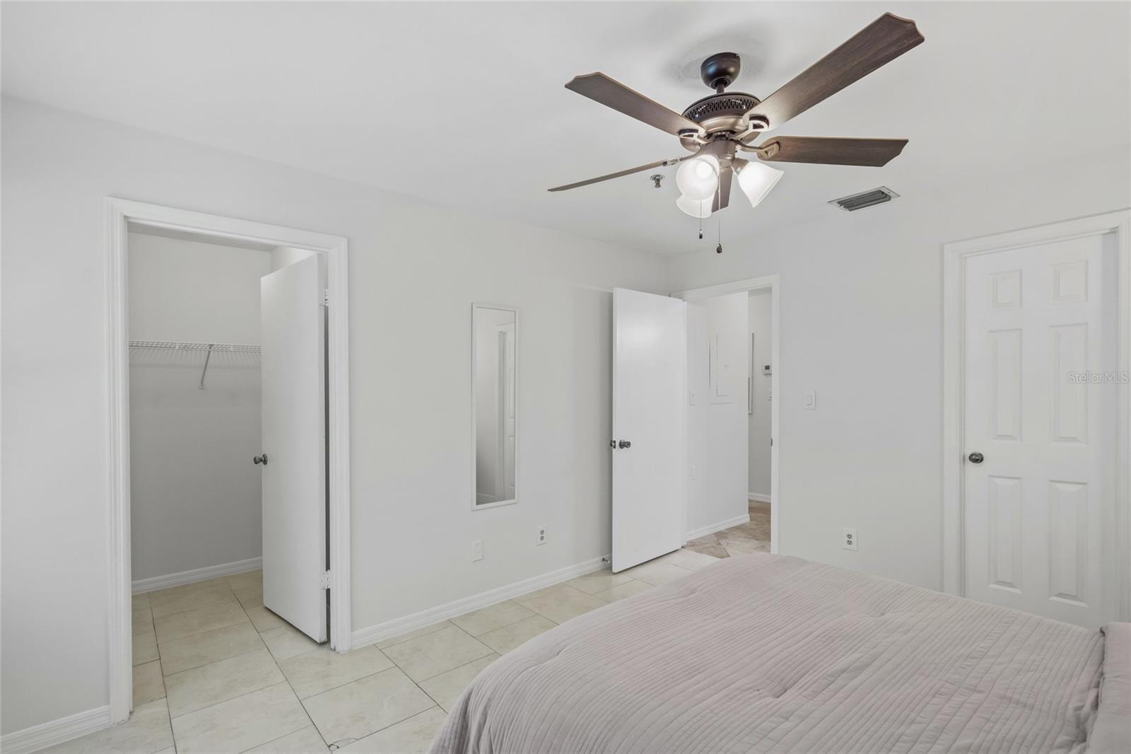 VINTAGE GRAND - Residential Lease