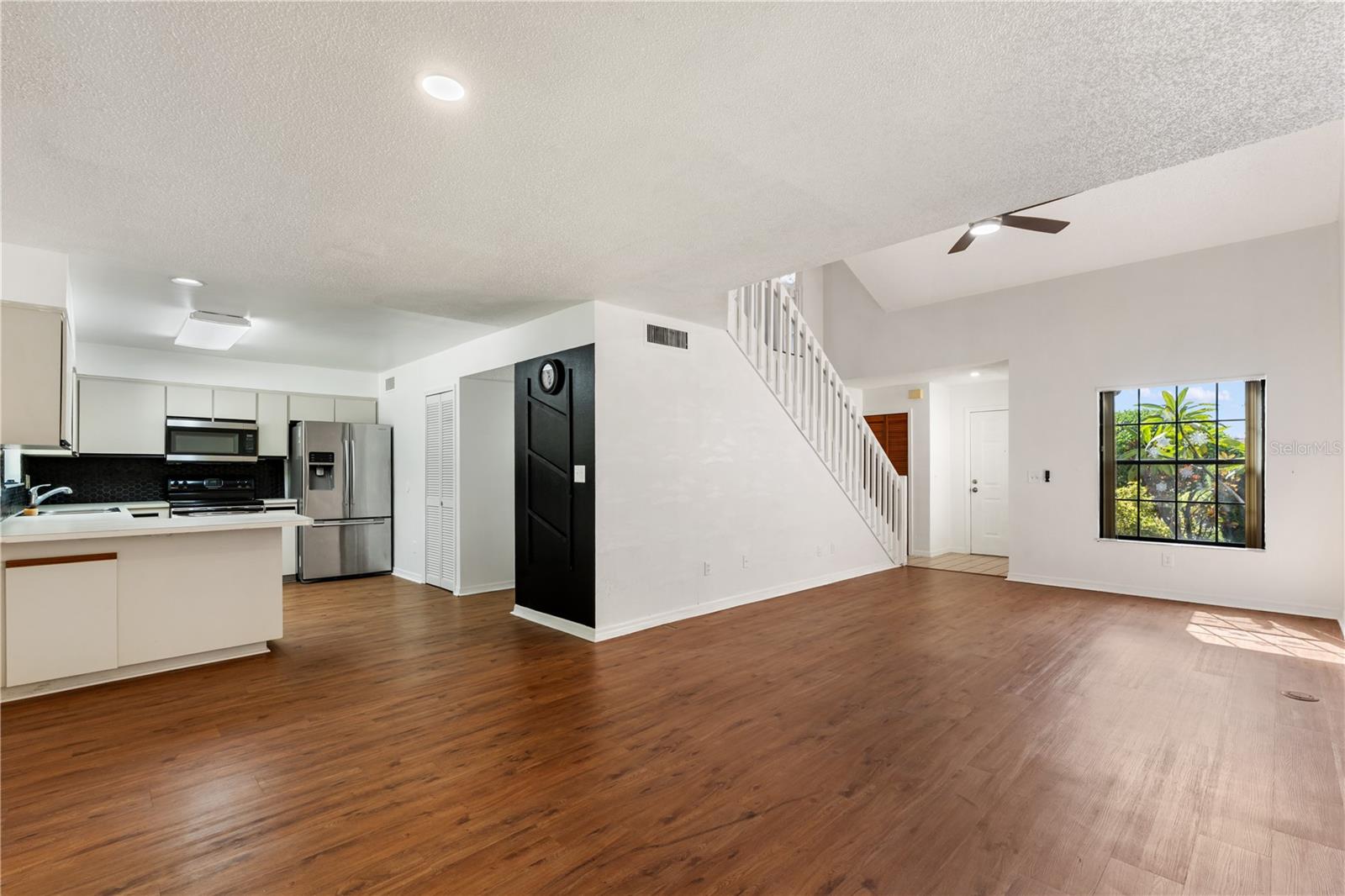 2135 BALBOA WAY