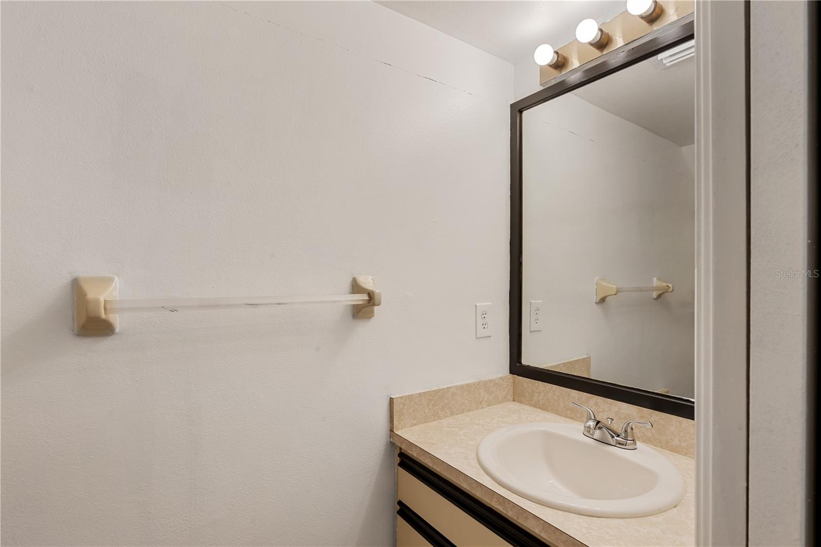 ROYALE BERMUDA TWNHS - Residential