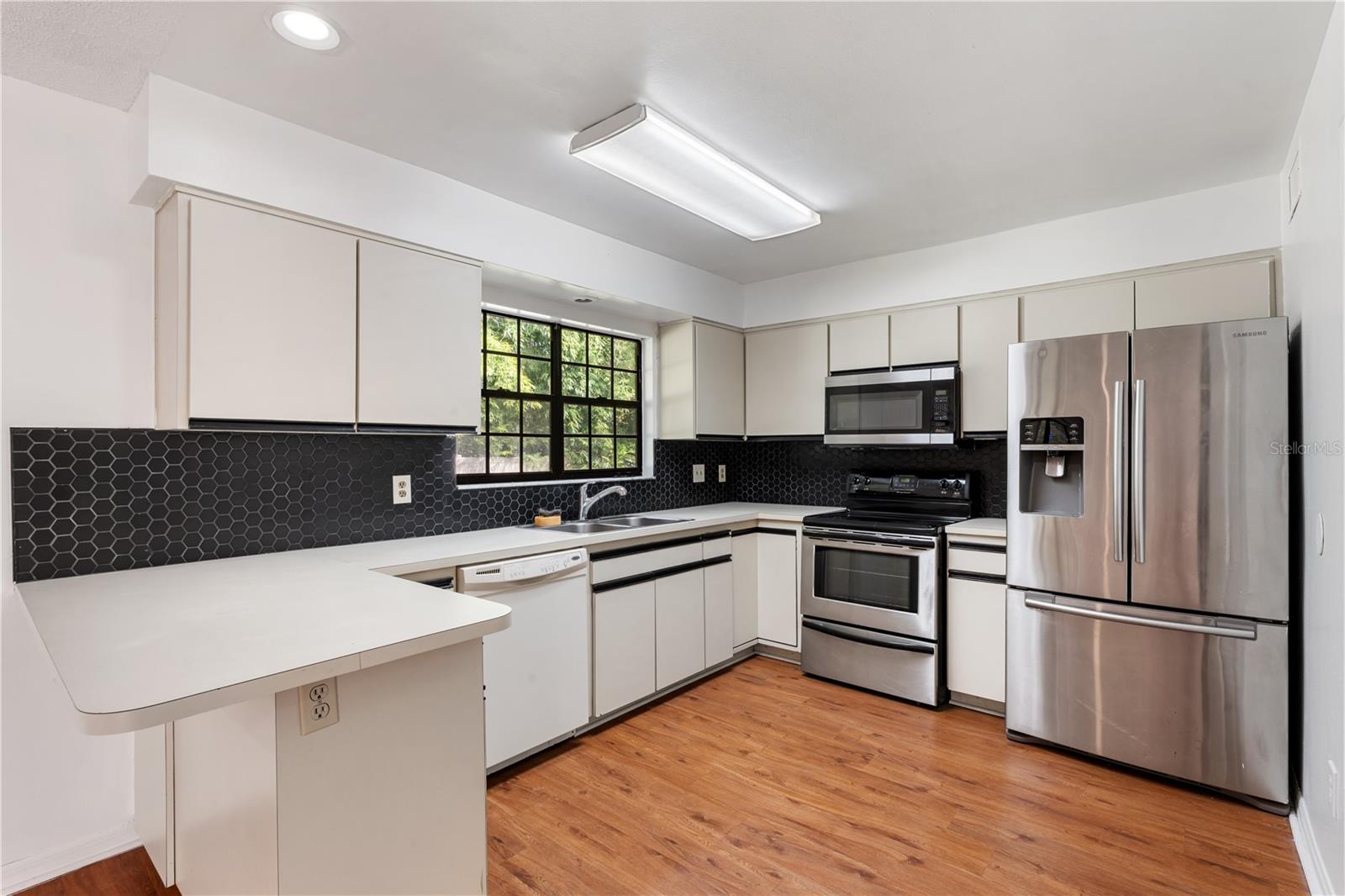 ROYALE BERMUDA TWNHS - Residential