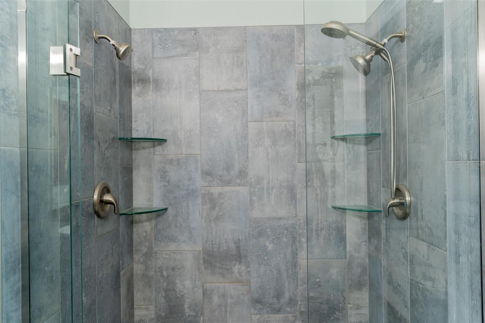 ISLAND LAKES - Residential Lease