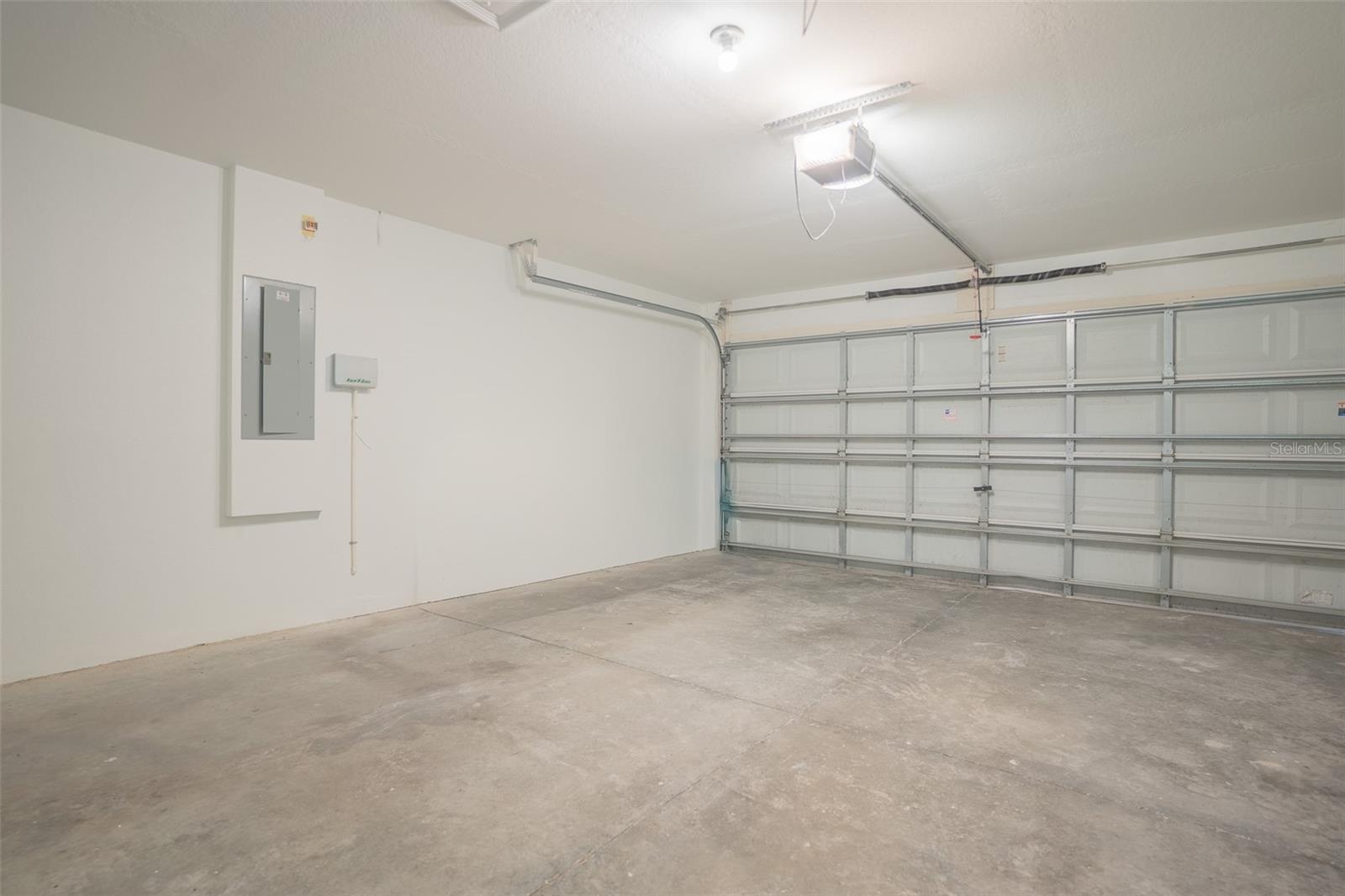 ISLAND LAKES - Residential Lease